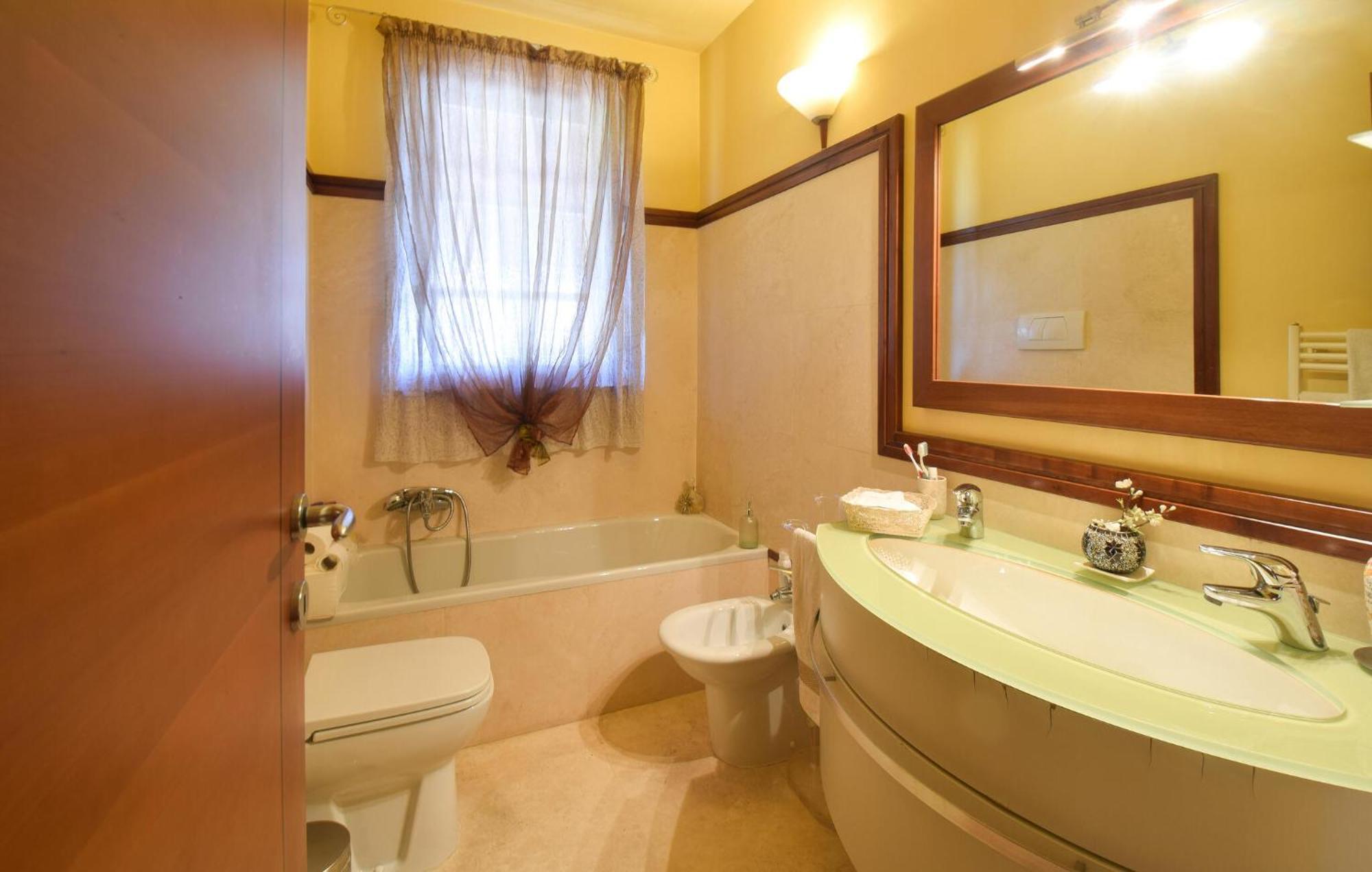 6 Bedroom Awesome In * Roma