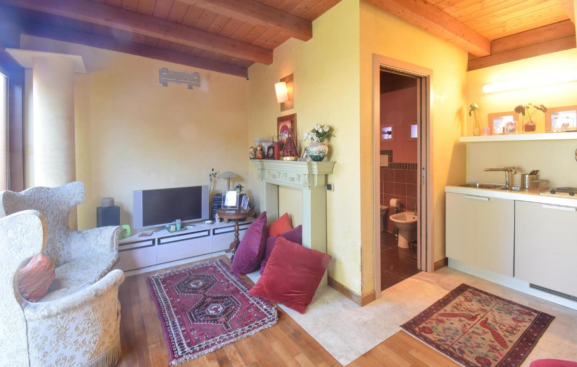 6 Bedroom Awesome In * Roma