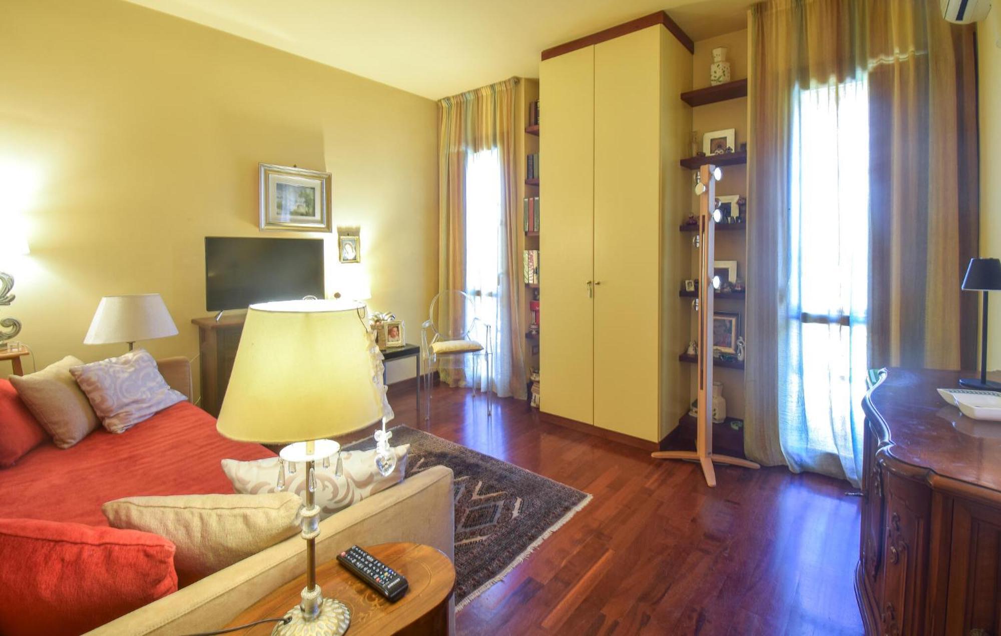 6 Bedroom Awesome In *