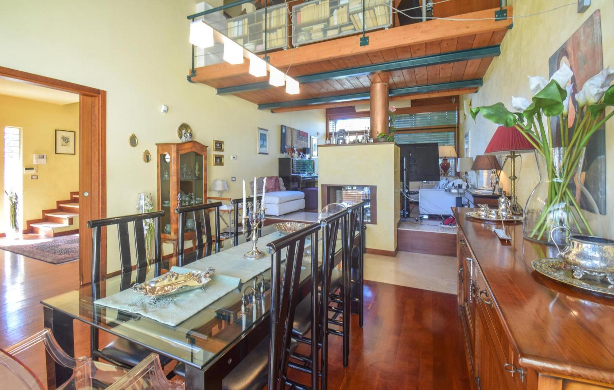 6 Bedroom Awesome In