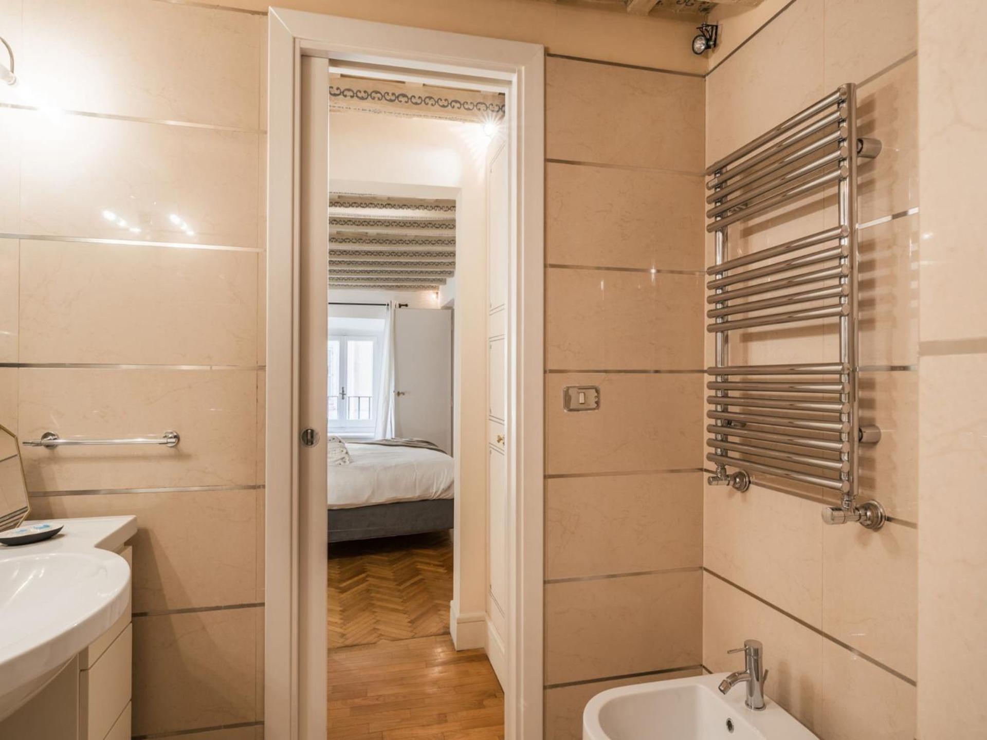 The Rent - Spacious Two-bedroom In Old Town Appartement *