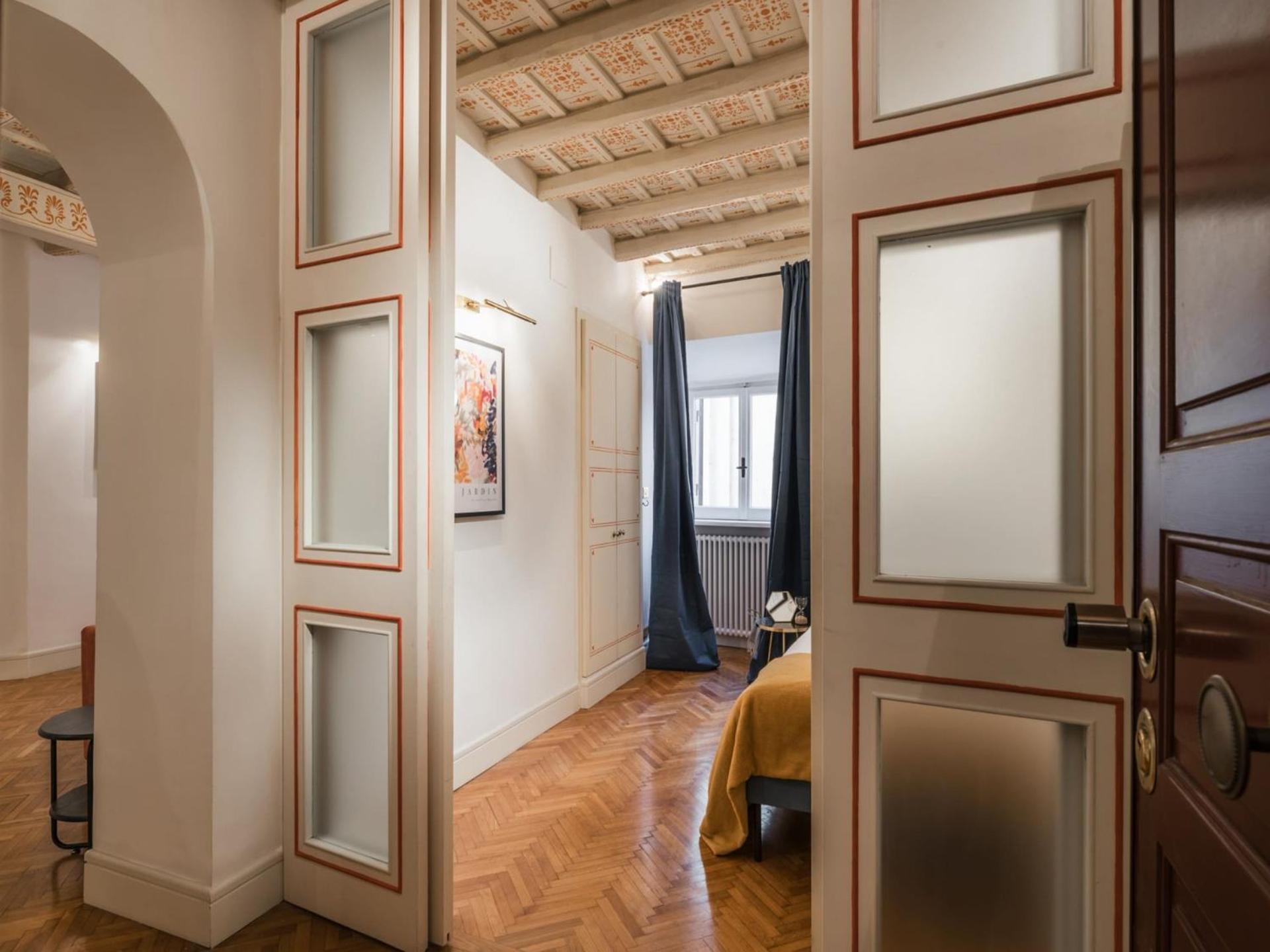 The Rent - Spacious Two-bedroom In Old Town Roma