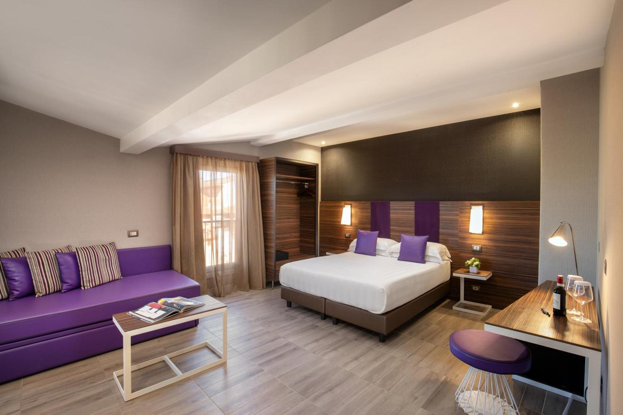 Hotel The Republic