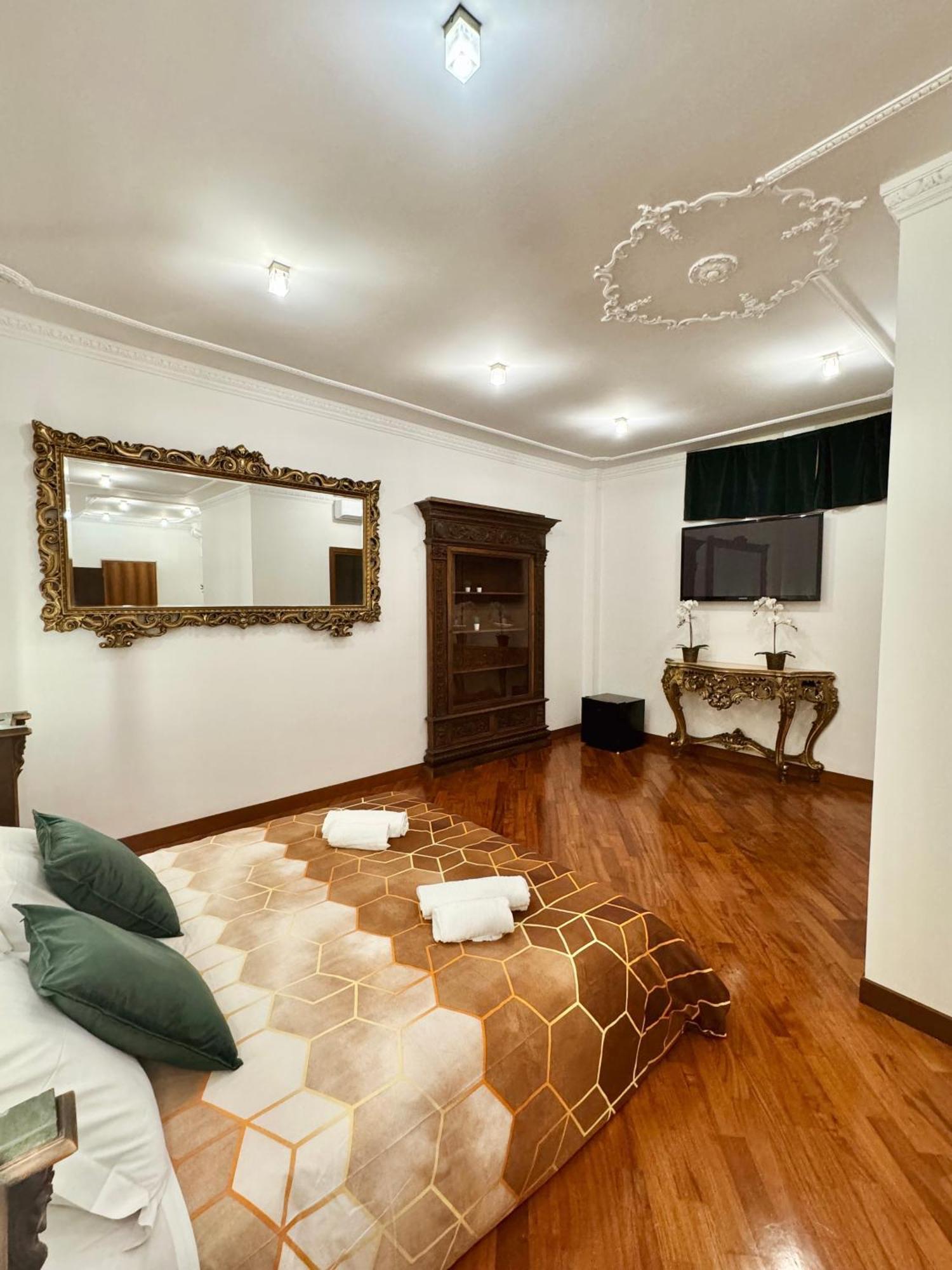 Residenza Tritone Luxury Trevi Fountain *