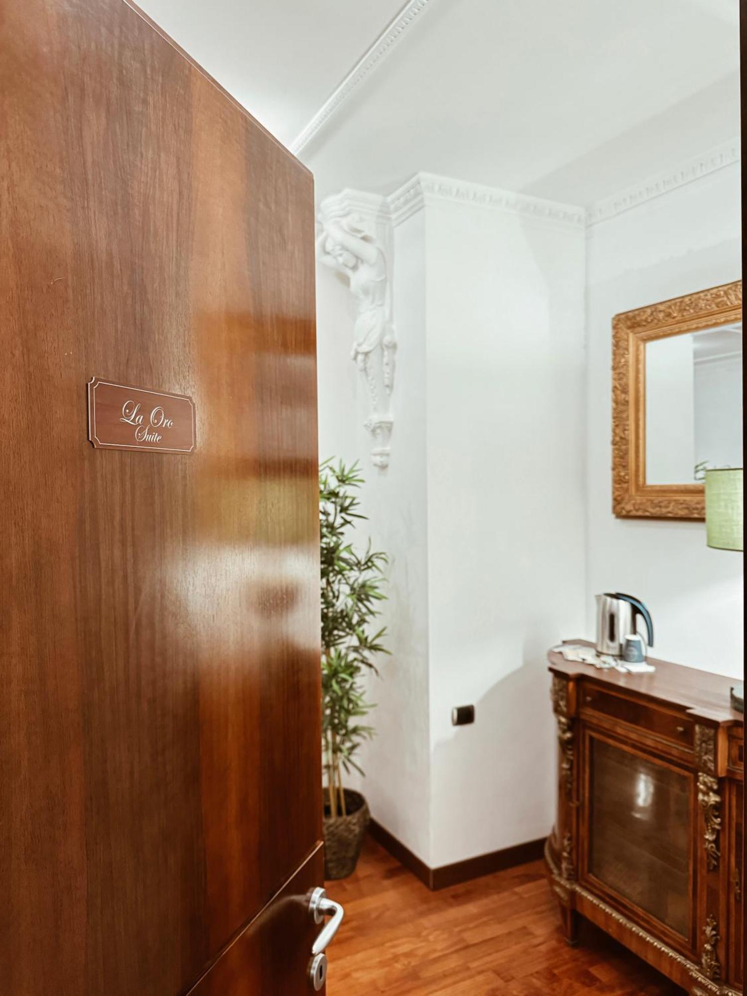 Residenza Tritone Luxury Trevi Fountain Rome
