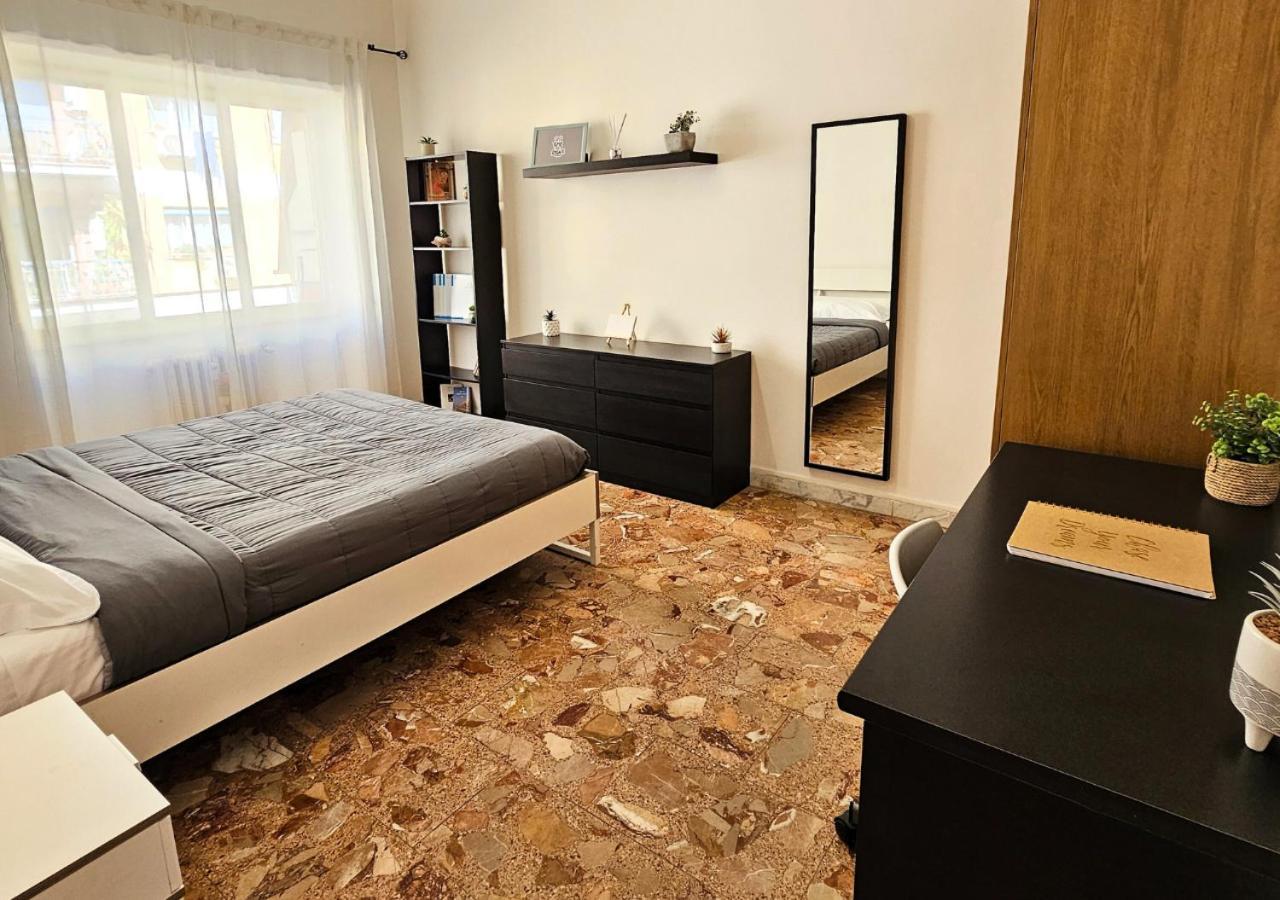Urban Street Apartment *