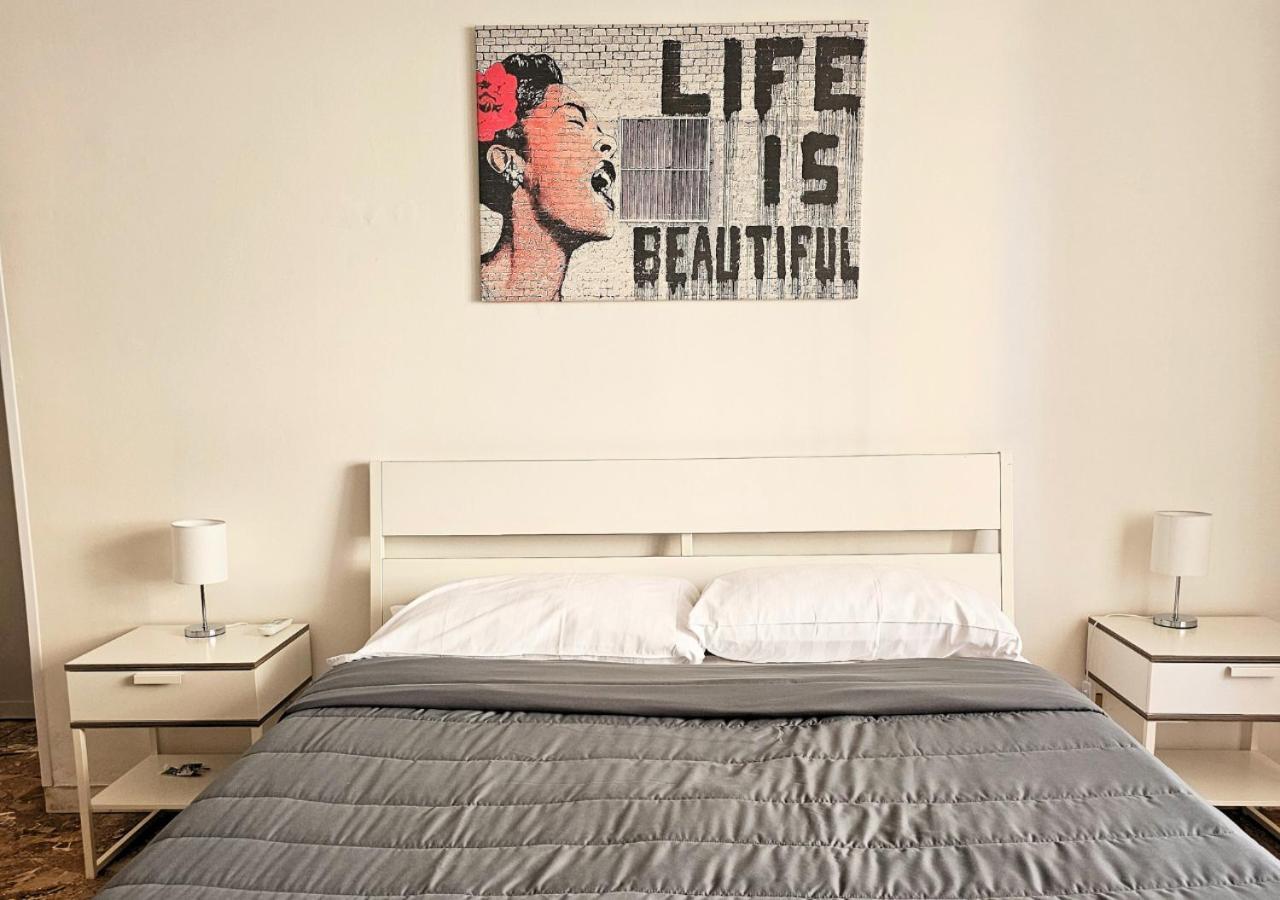 Urban Street Apartment *