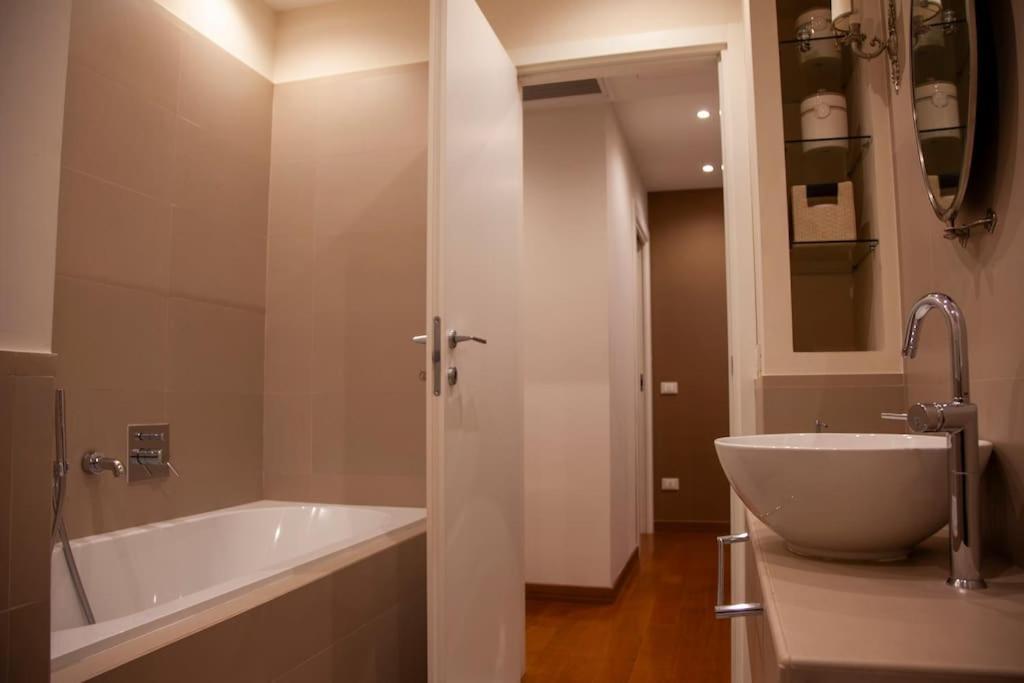 Roma, Gemelli Casa Eleganza, Modernista