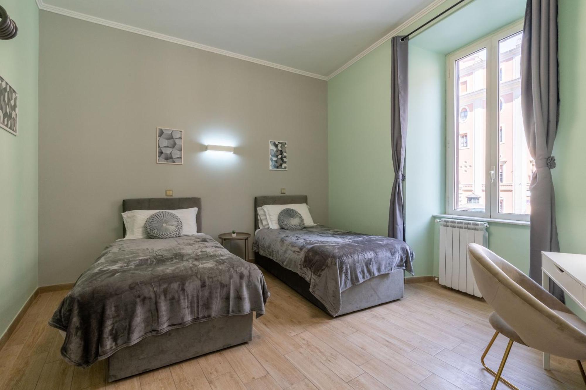 Leoni Di Giada - Close To Station 3* Rome