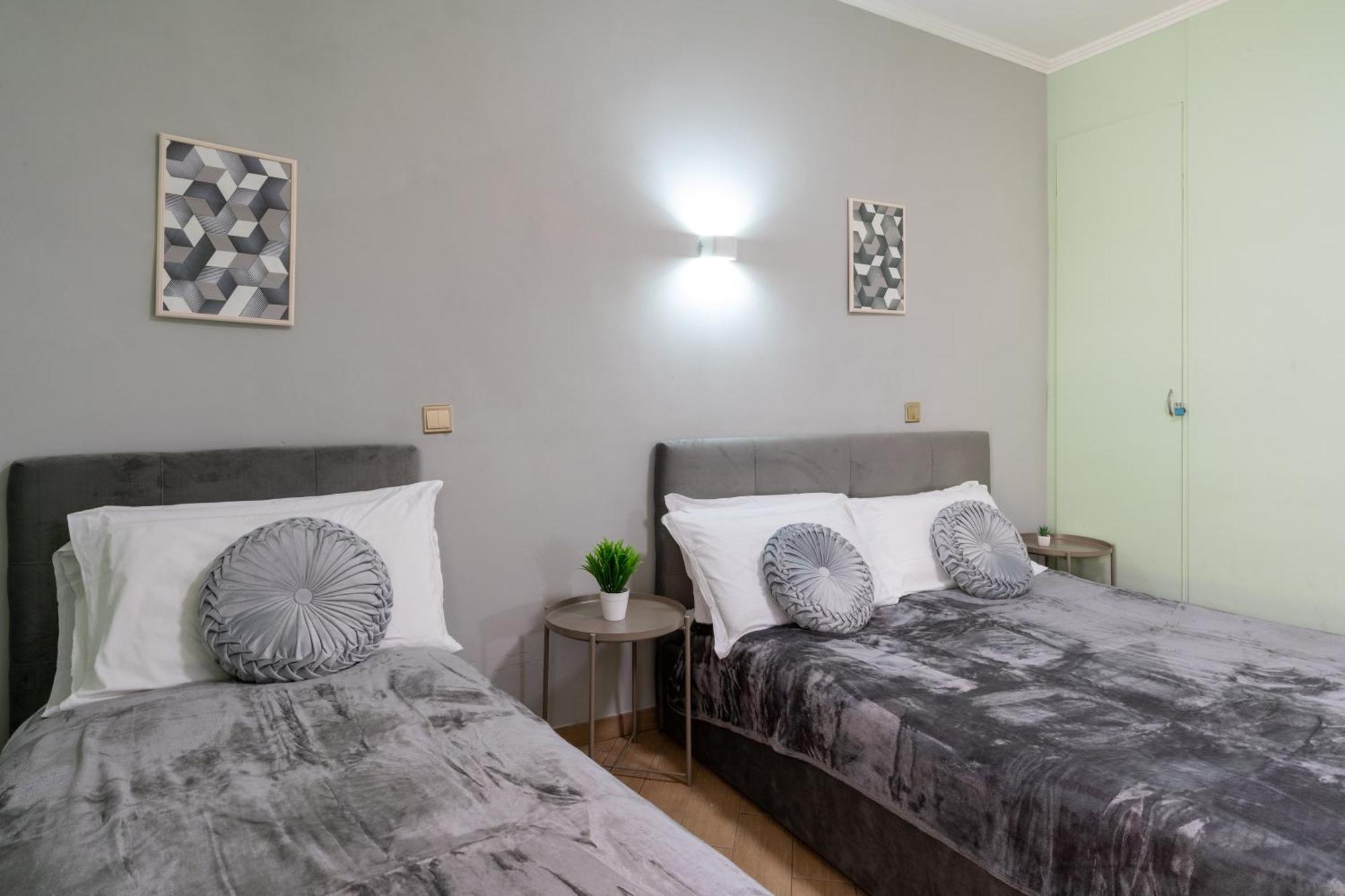 Leoni Di Giada - Close To Station 3*