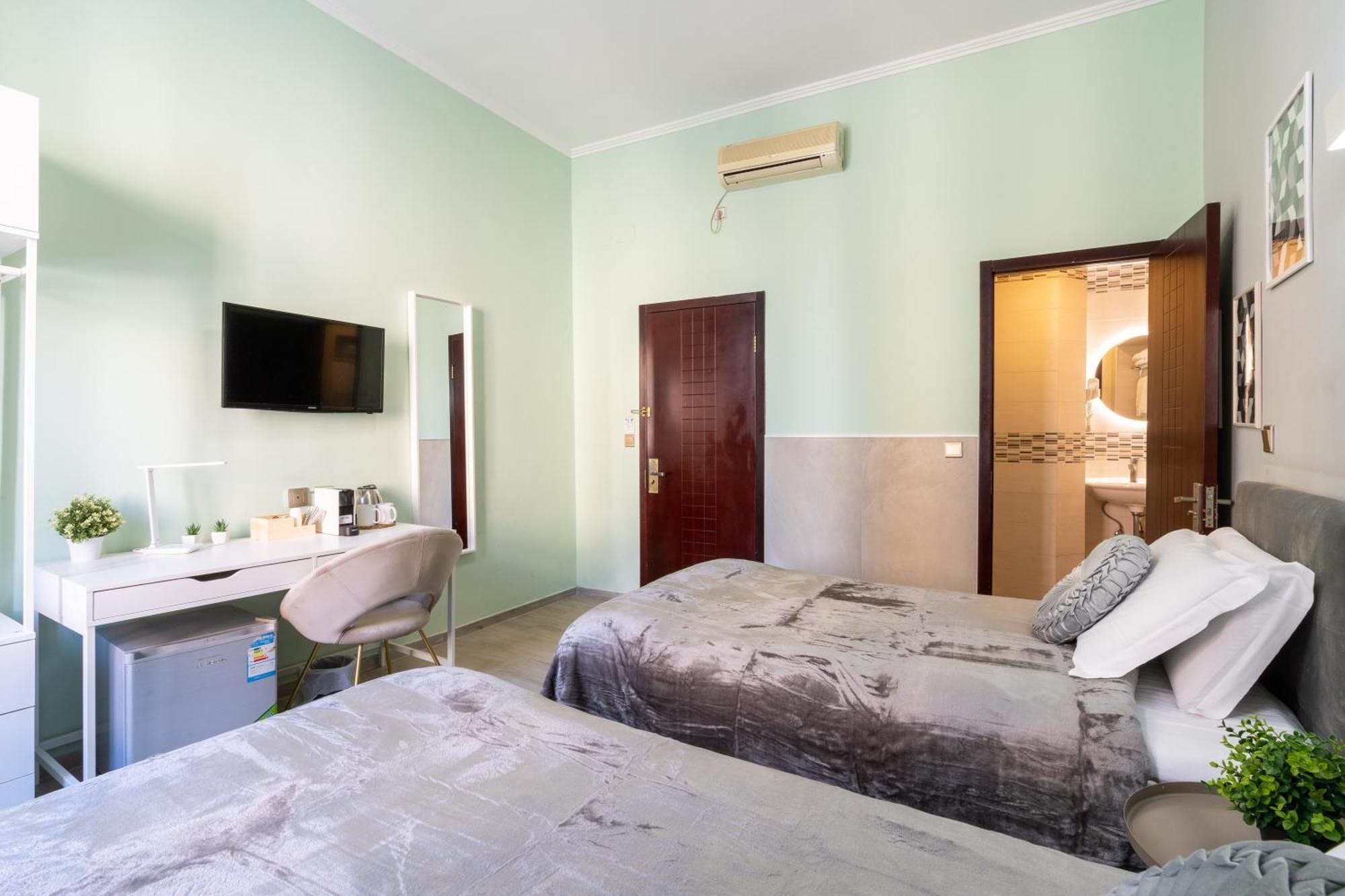 Leoni Di Giada - Close To Station Bed & Breakfast Rome