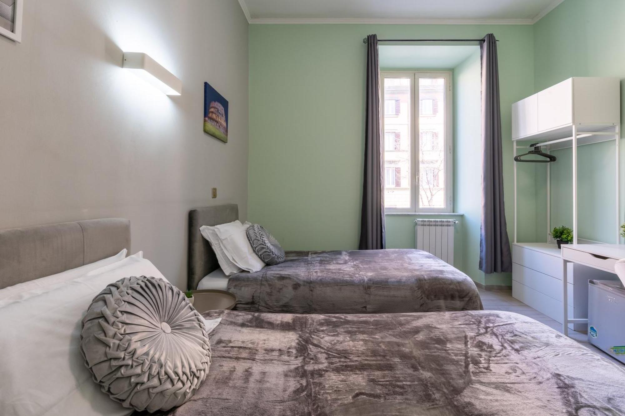 Leoni Di Giada - Close To Station 3* Rome
