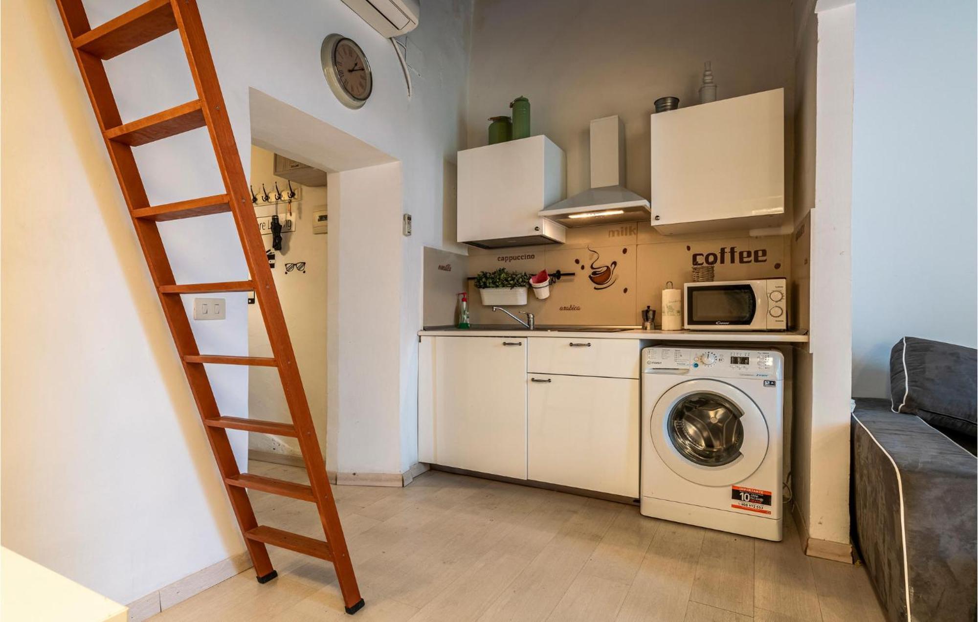 Stunning In With Kitchen Apartment *