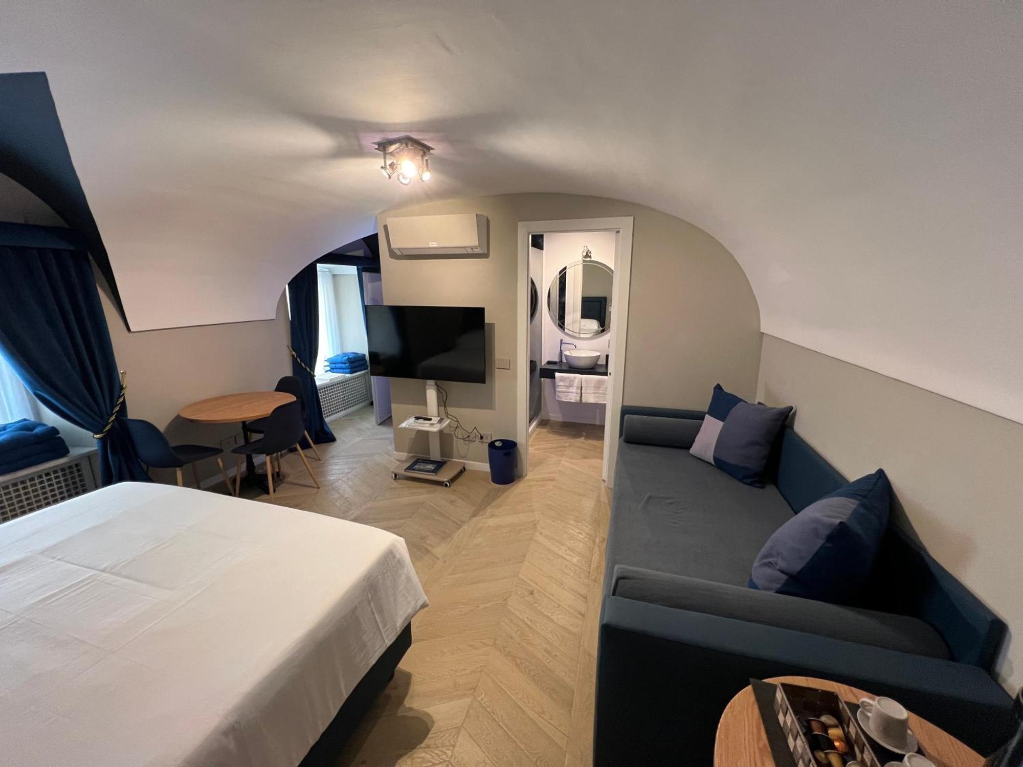Luxury Blue Suites- Apartment *