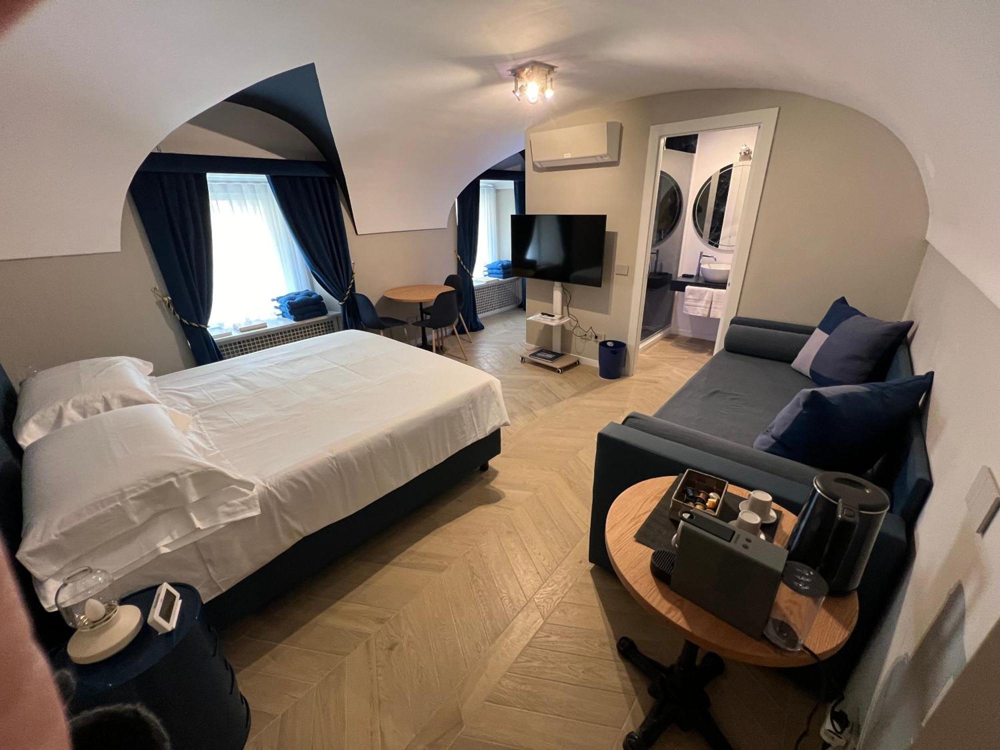 Luxury Blue Suites-