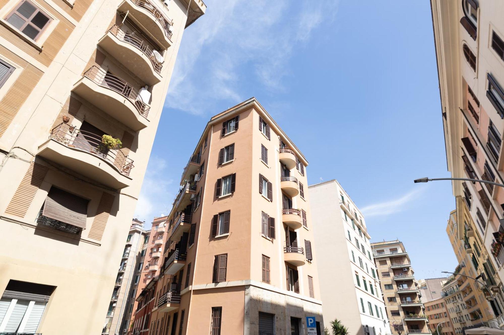 Happy Colours By Ghor Apartment *