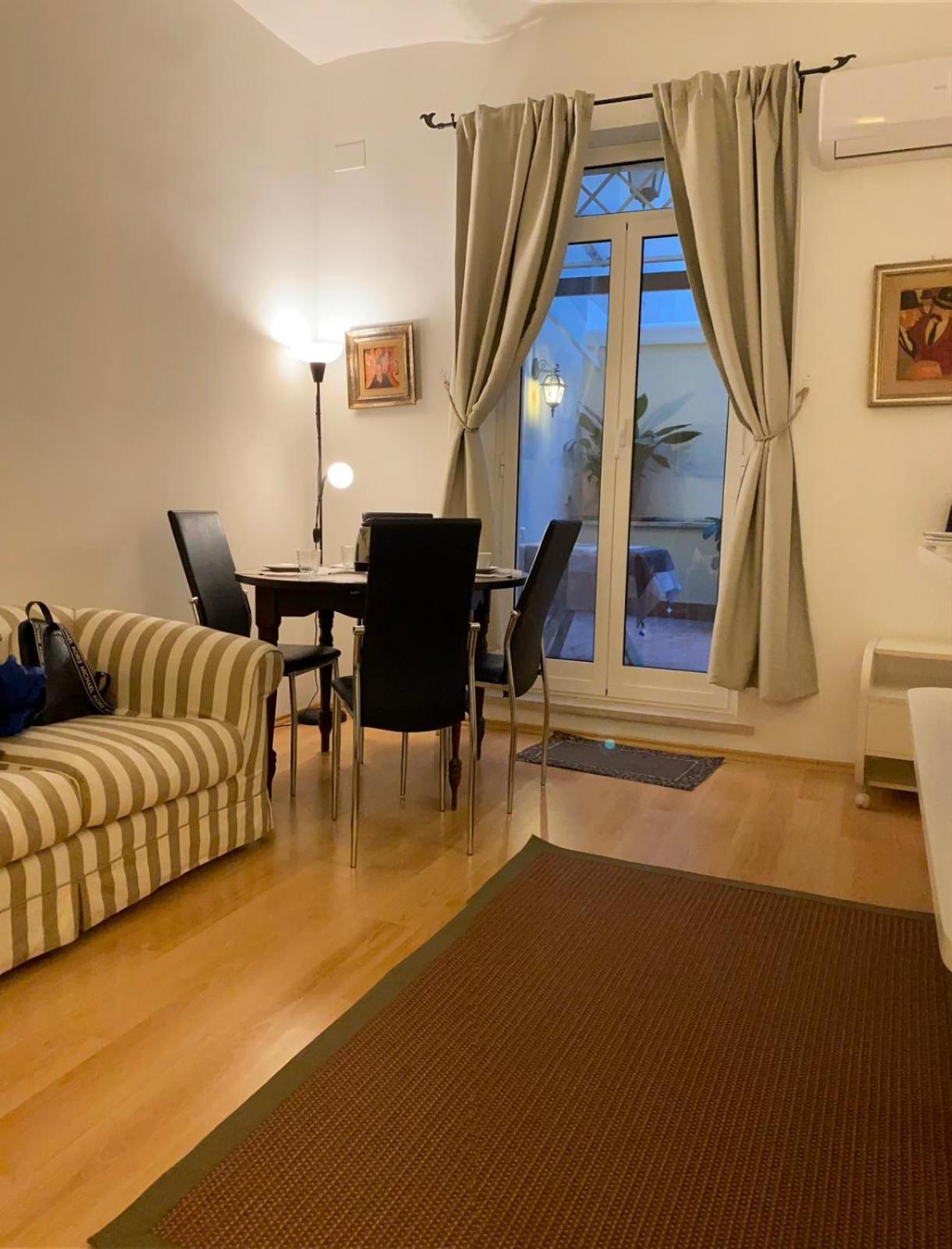 Lux Po House * Rome