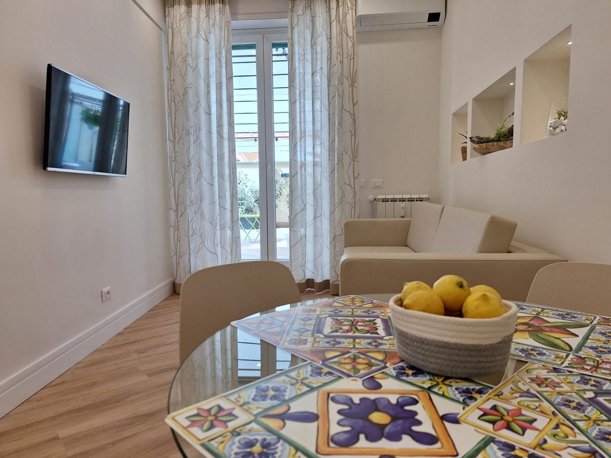 Peaceful 2 Bedrooms With Patio, Near Metro A Appartement Rome