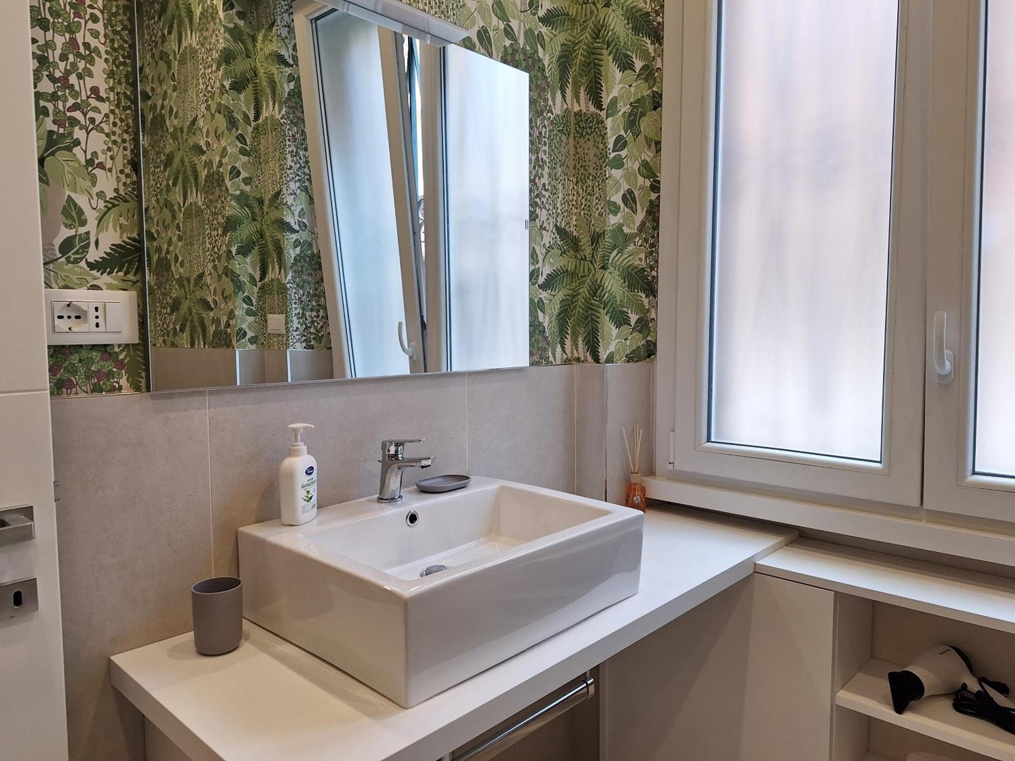 Appartement Peaceful 2 Bedrooms With Patio, Near Metro A