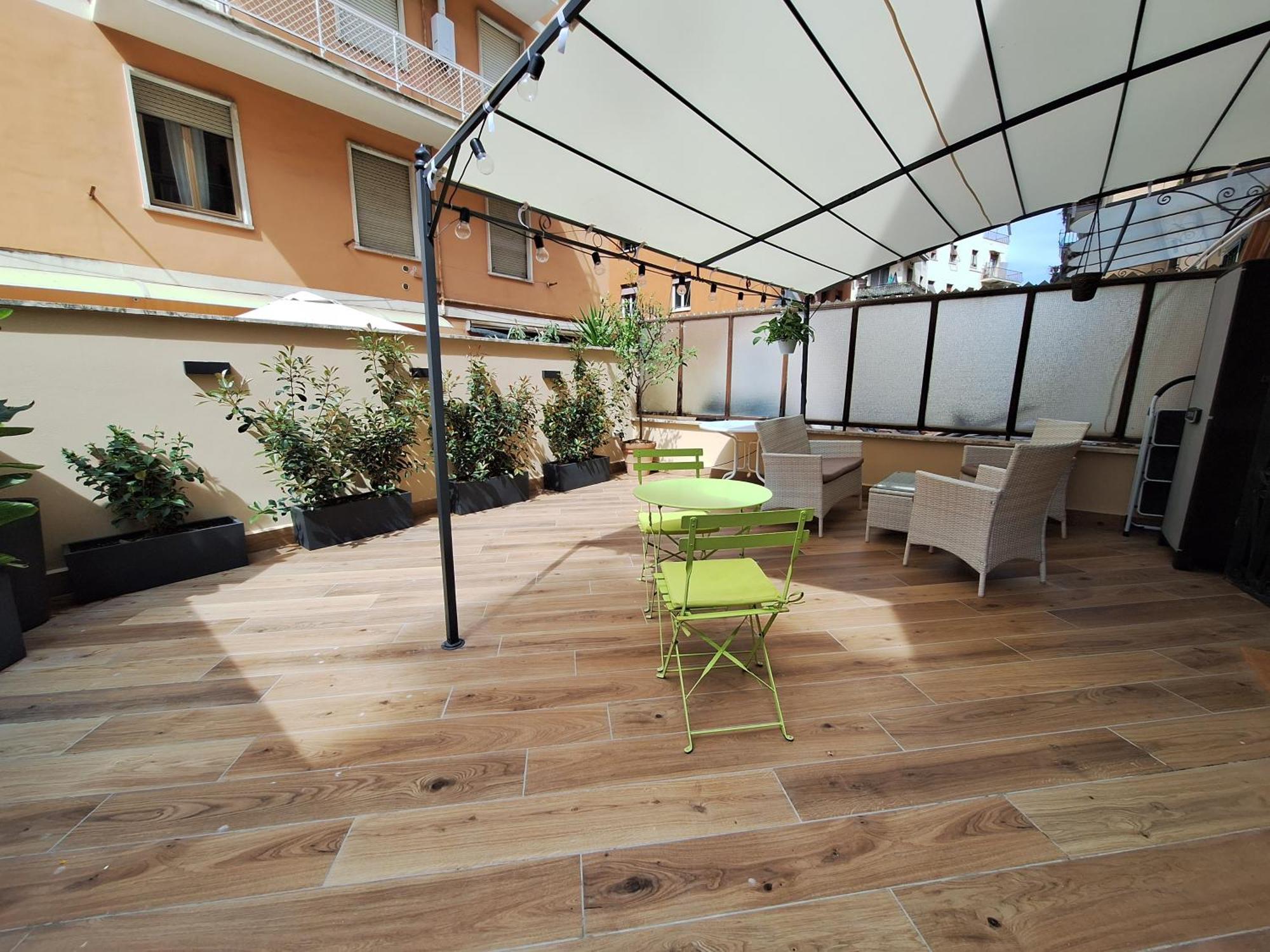 Peaceful 2 Bedrooms With Patio, Near Metro A Appartement Rome