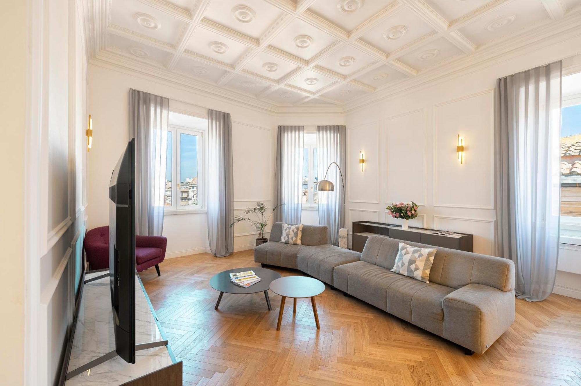 Sjr Luxury Trevi Fountain