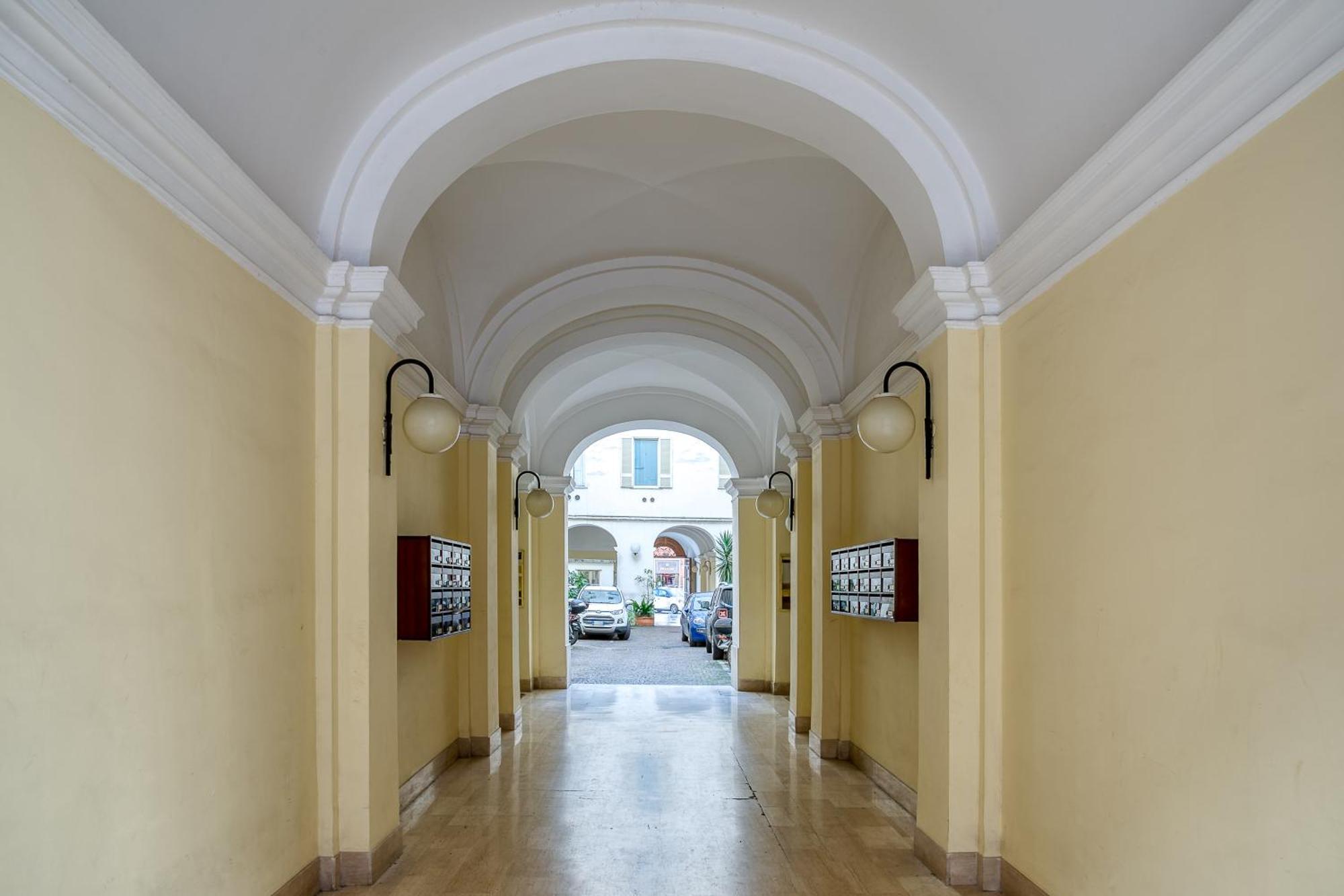 Clausim Domus: New Brightful Flat Next To The Vatican Rome