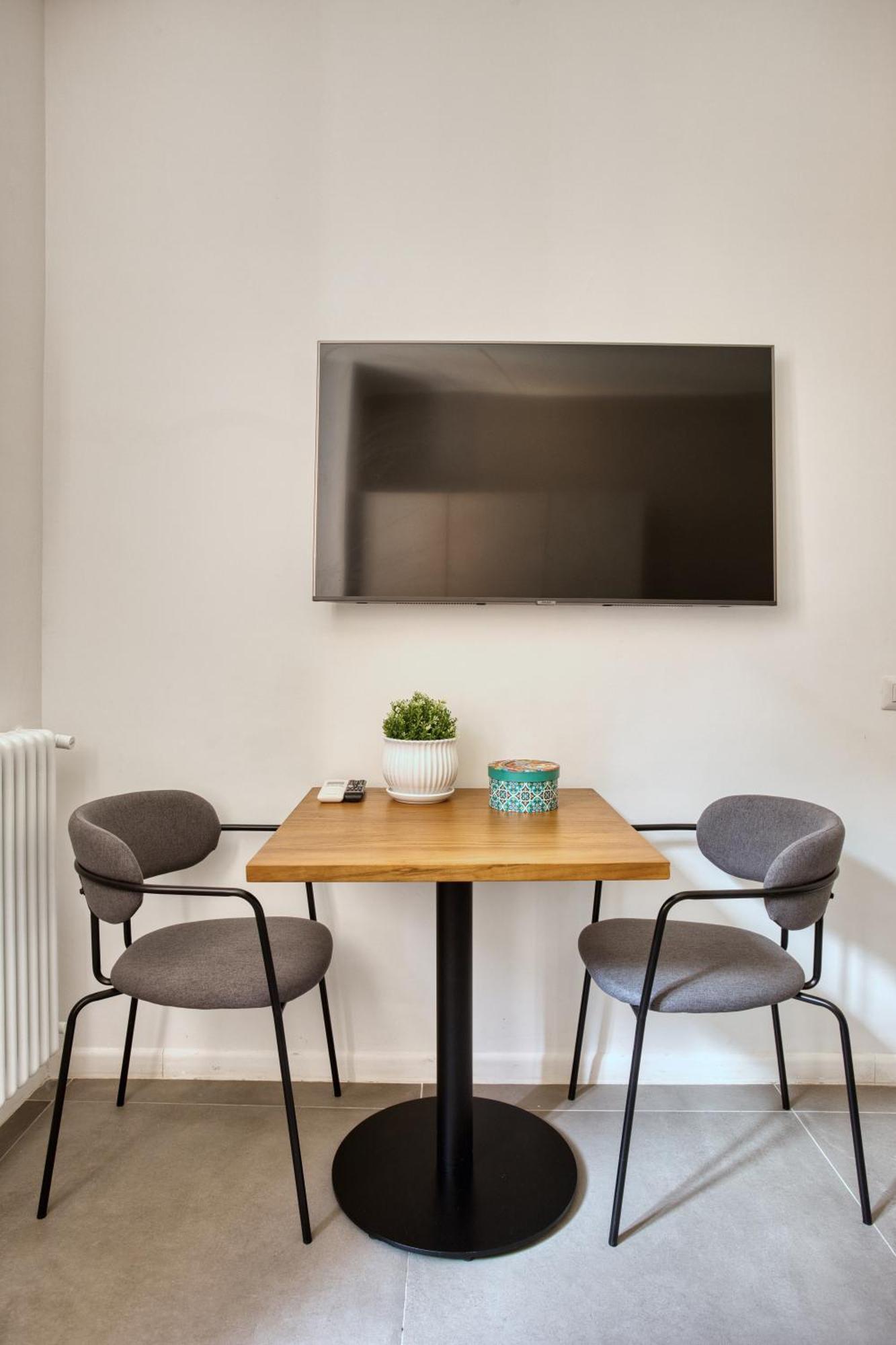 Clausim Domus: New Brightful Flat Next To The Vatican Appartement *