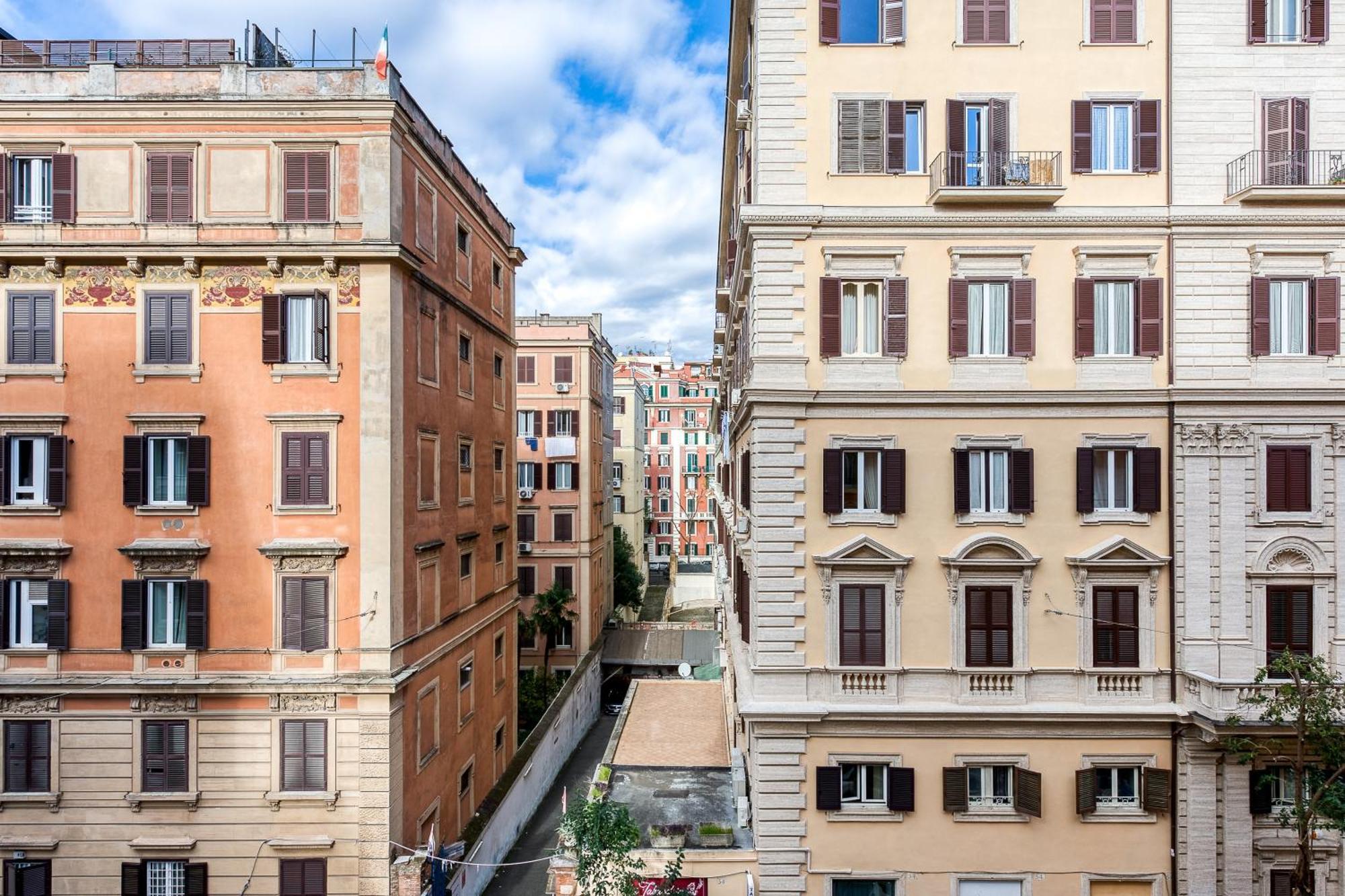 Clausim Domus: New Brightful Flat Next To The Vatican Rome