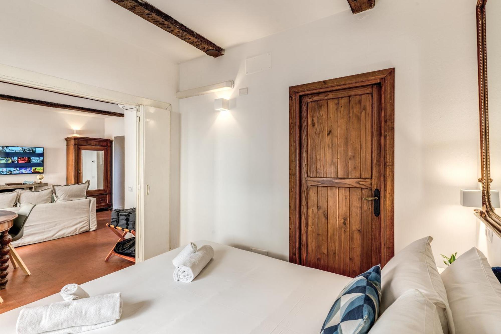 Maya Rhome Trastevere