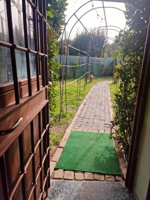 Appia Antica Country House Giardino Parcheggio Fermata Bus 4 Ospiti Holiday home *