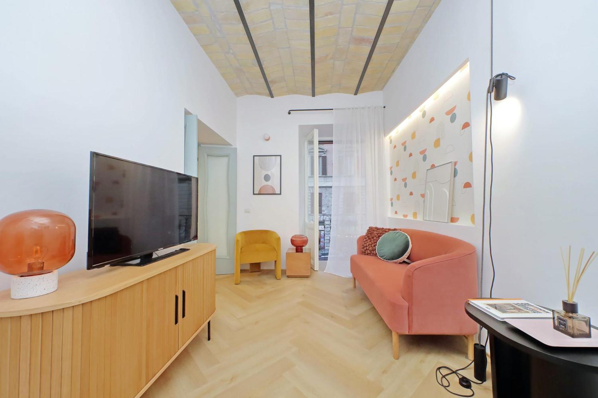 Ych-colorful And Classy Near Fori Imperiali Rome