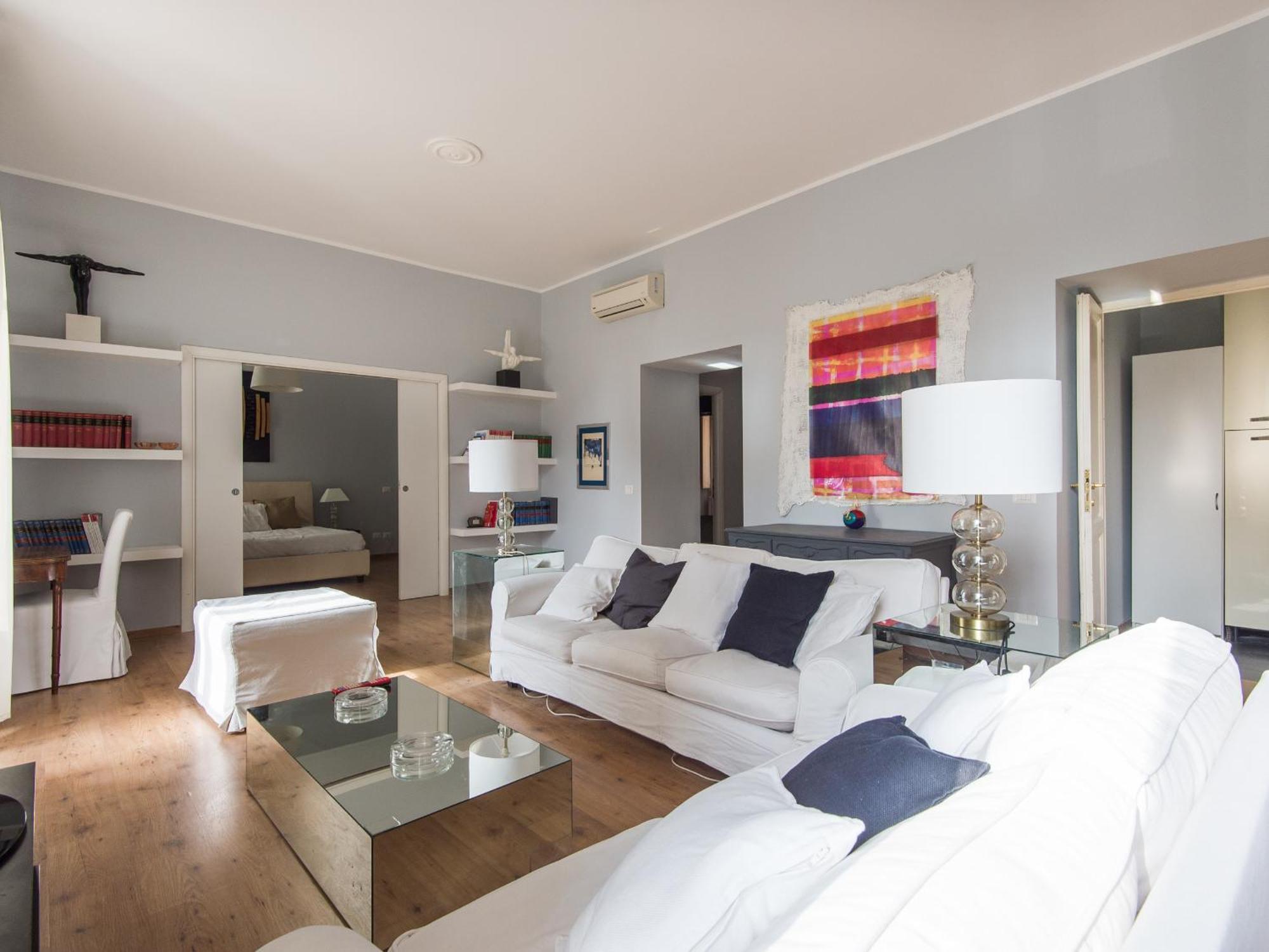 Auditorium Luxury Apartment *