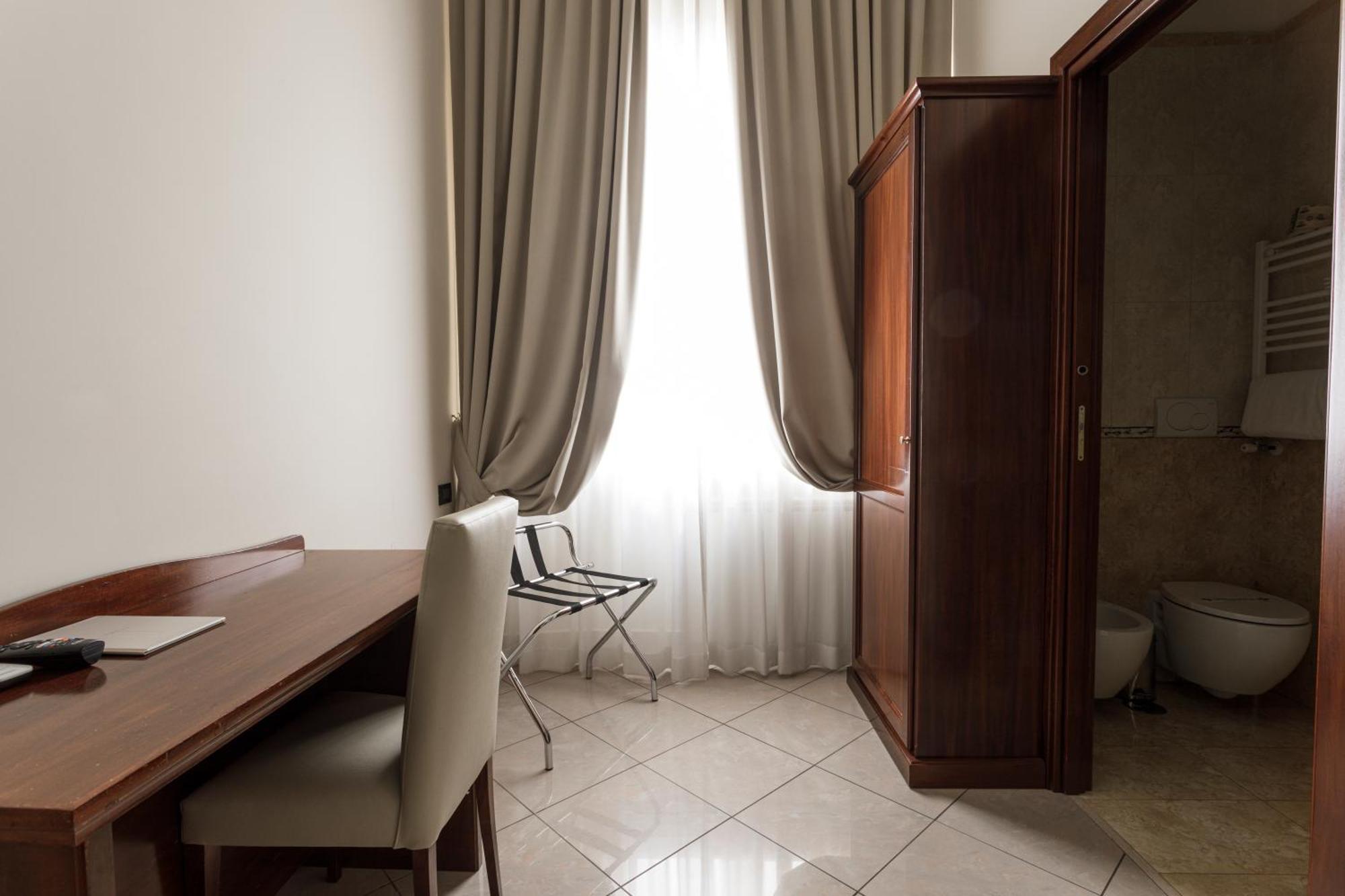 Glam Luxury Hotel *