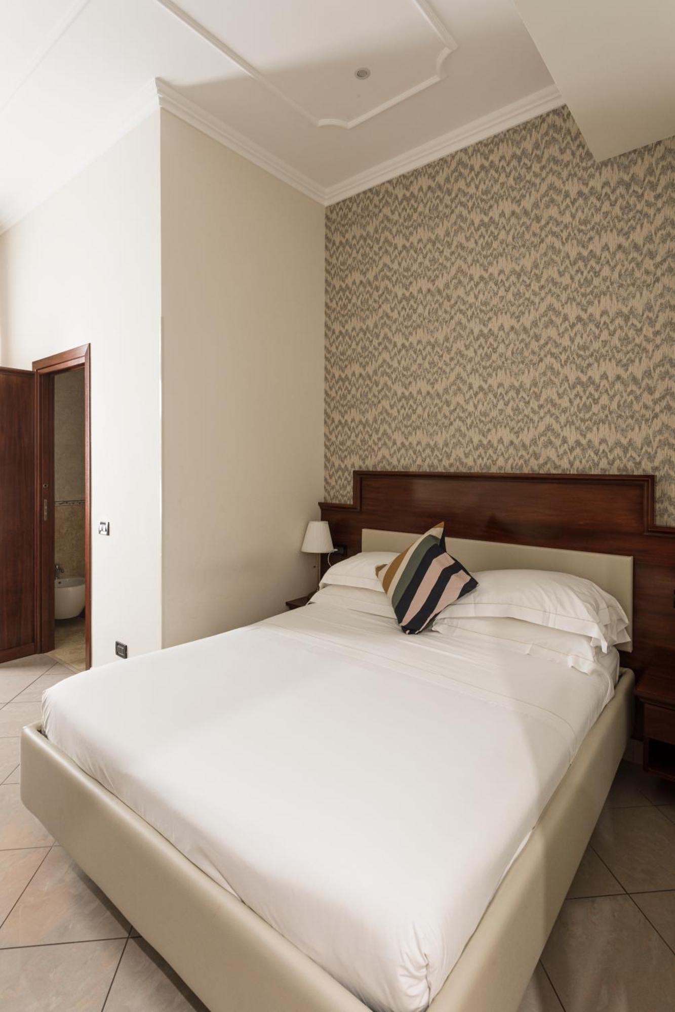 Glam Luxury Hotel *