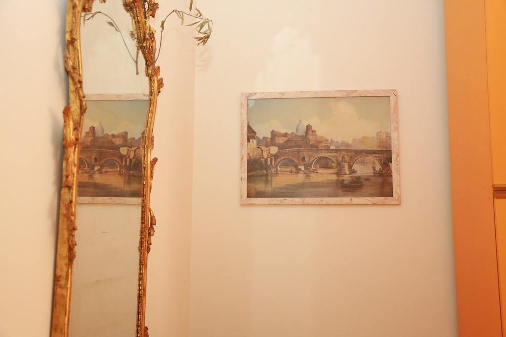 Laura's Vatican Appartement *