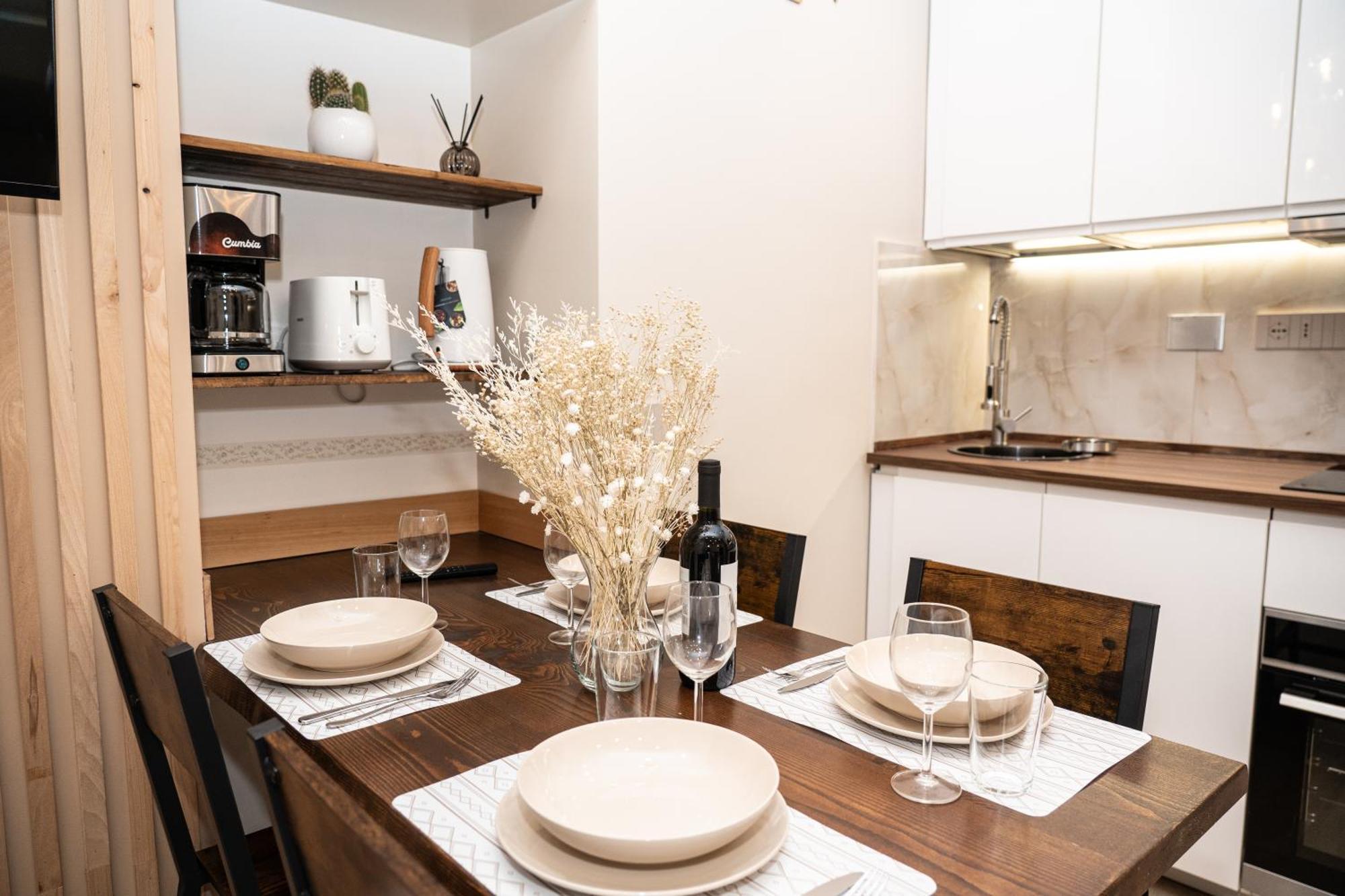Leon Modern Near Subway - Ground Floor Apartamento