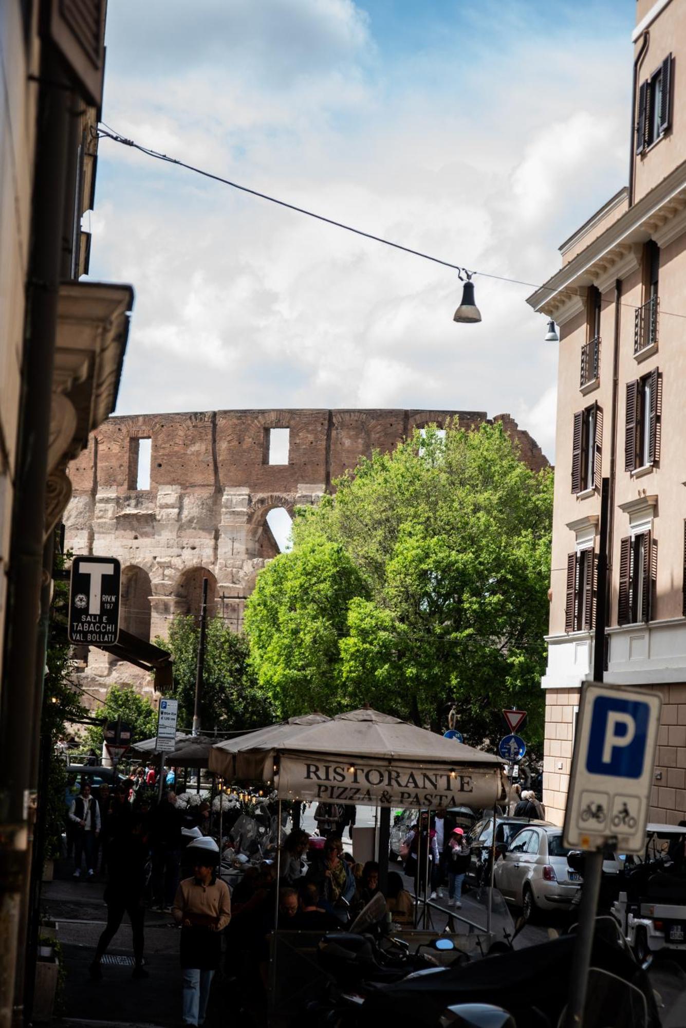 Oliviero - Colosseum View With Terrace Apartment Rome