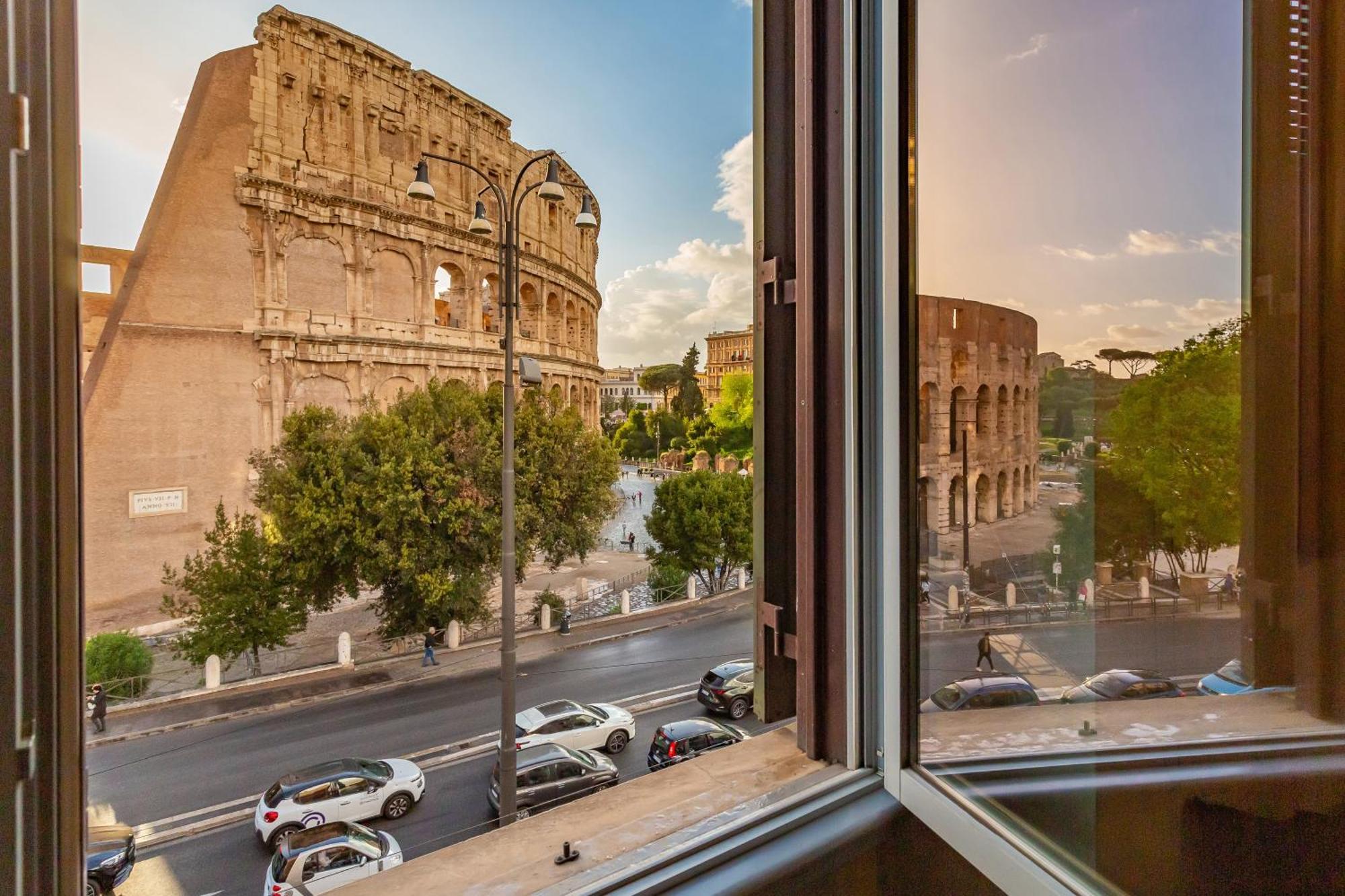 Iconic With Unique Colosseum View * Rome