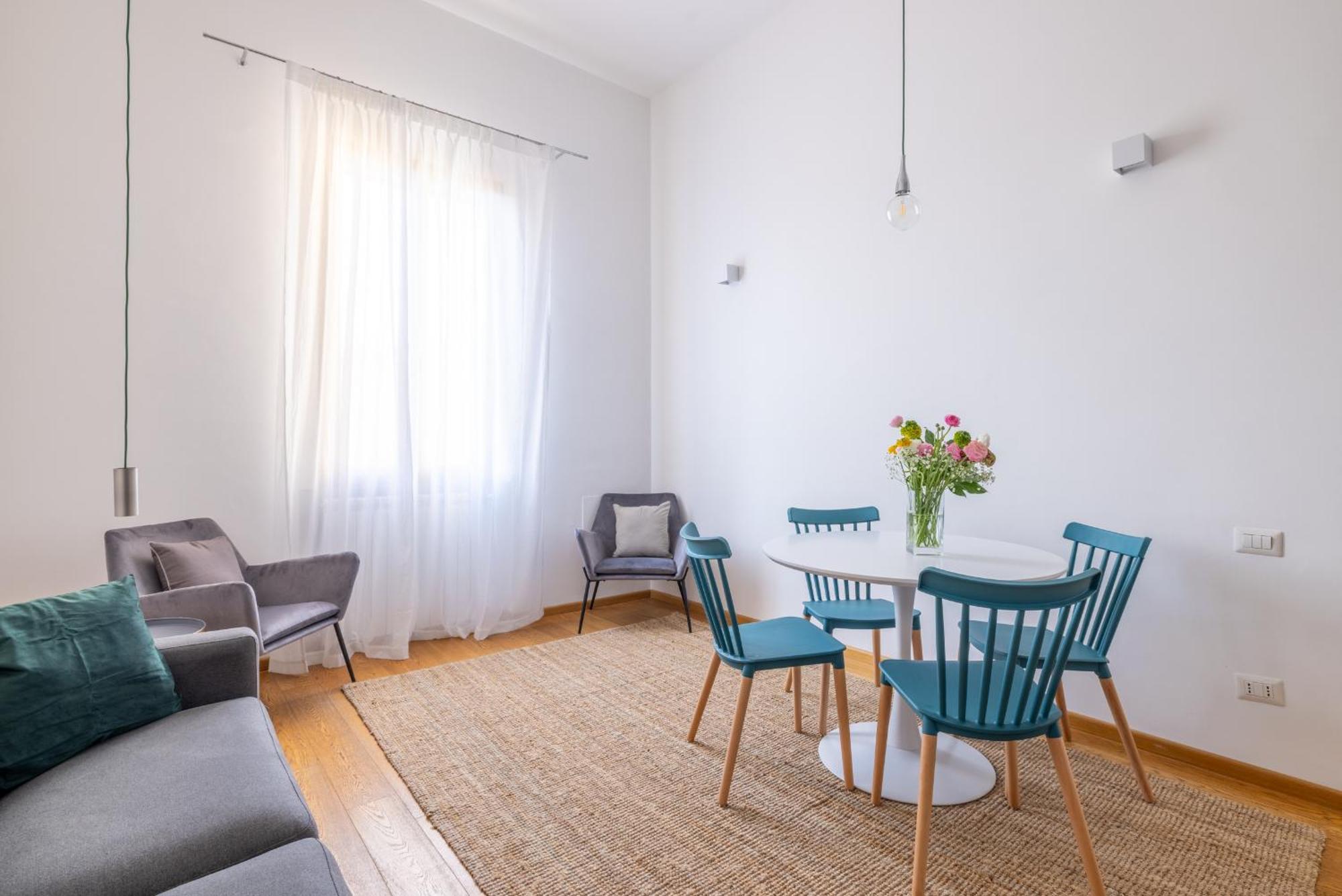 Elegant With Two Bedrooms Appartement *