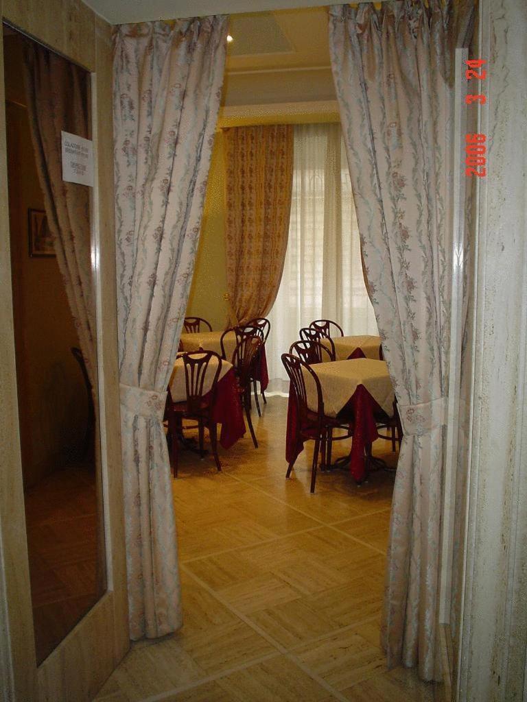 Hotel Dina 3*