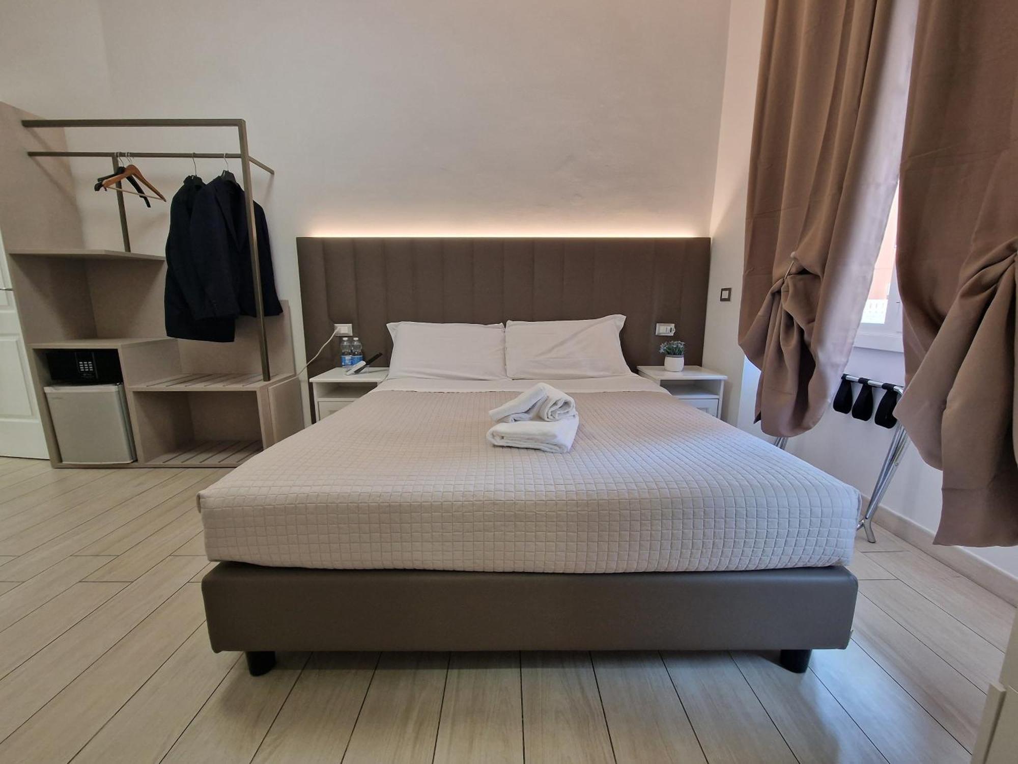 Mr. Charlie Brown Guest house Rome