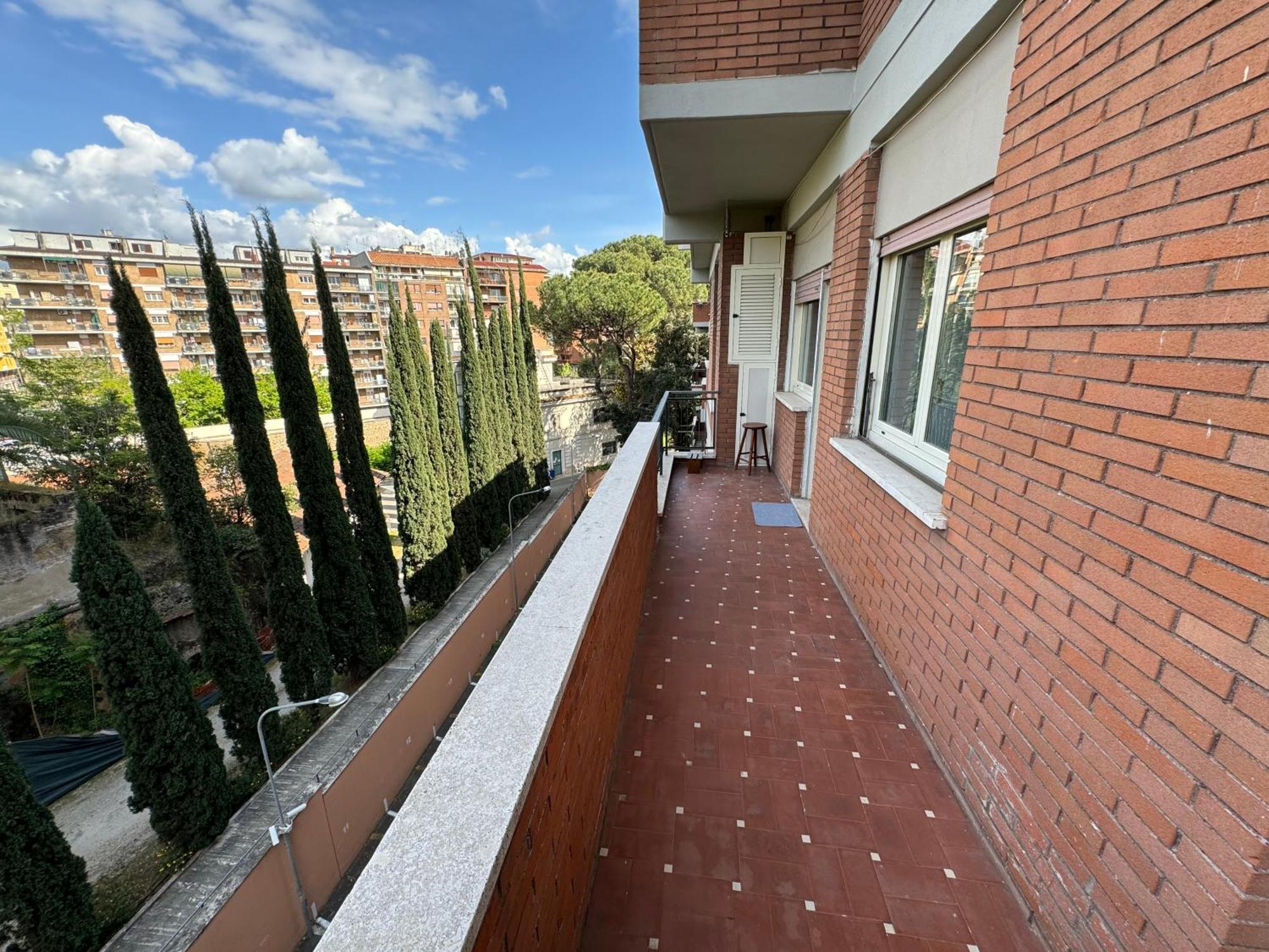 Elegant Apartment *