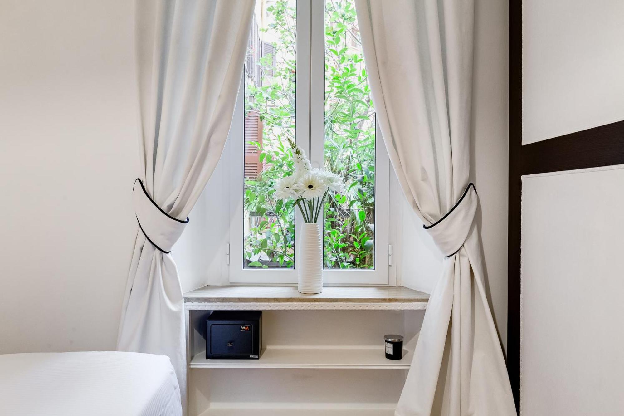 Apartment New Sistina - Your Italian Holidays Rome