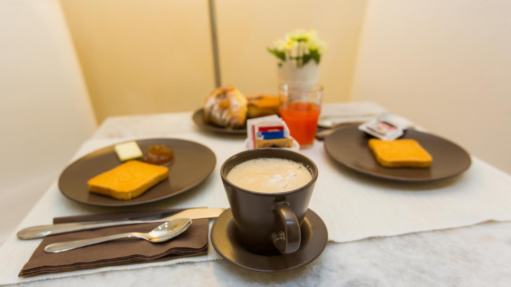 Caesar Place Couette-café 4*