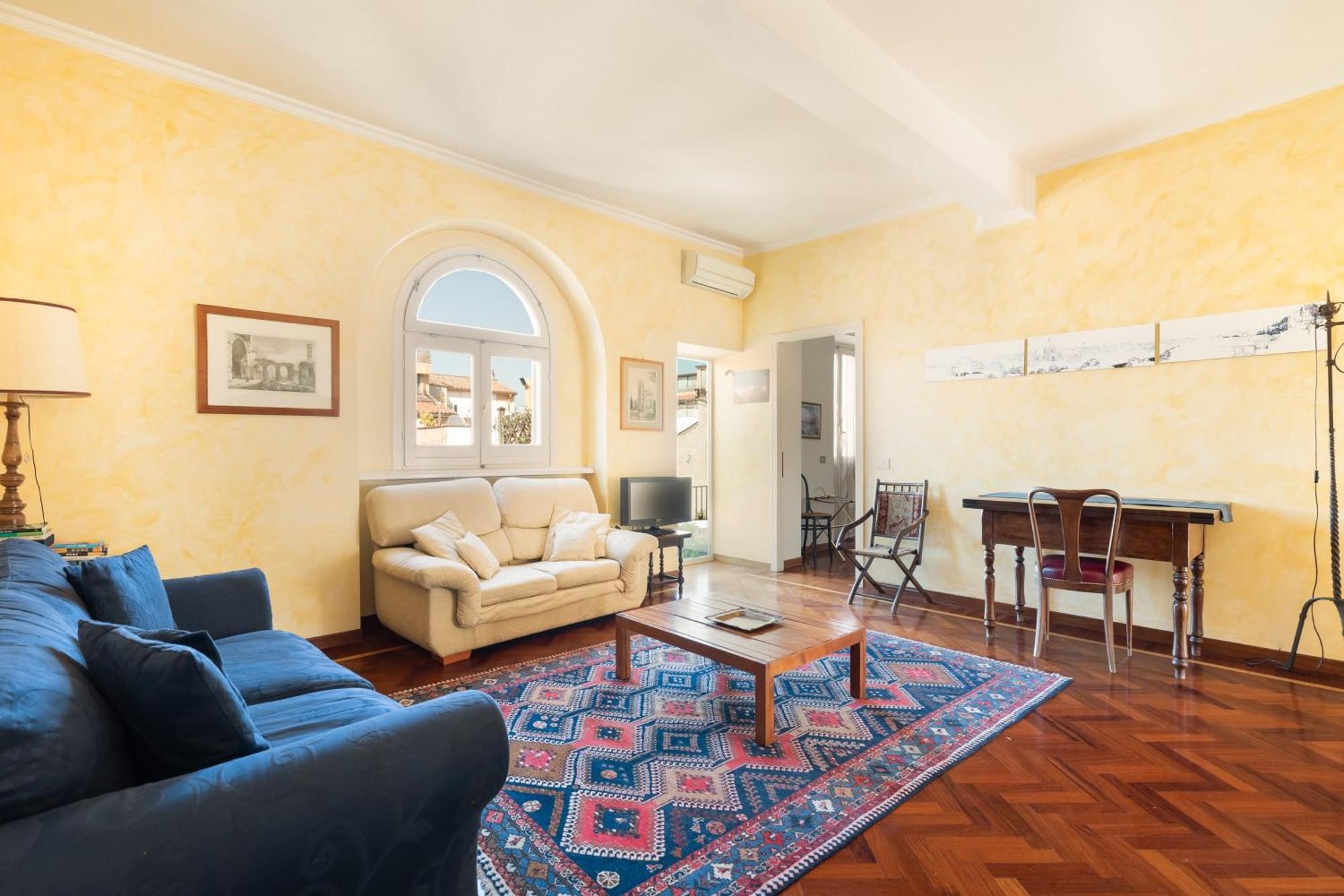 Trevi Comfortable With Terrace | Romeloft Appartamento Roma