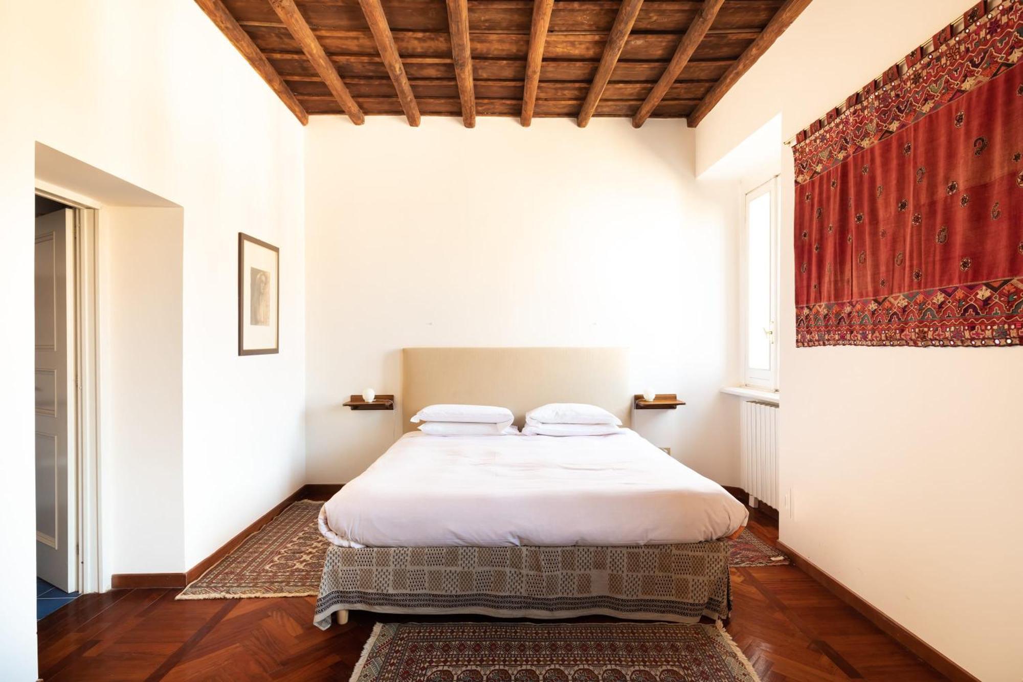 Appartamento Trevi Comfortable With Terrace | Romeloft Roma