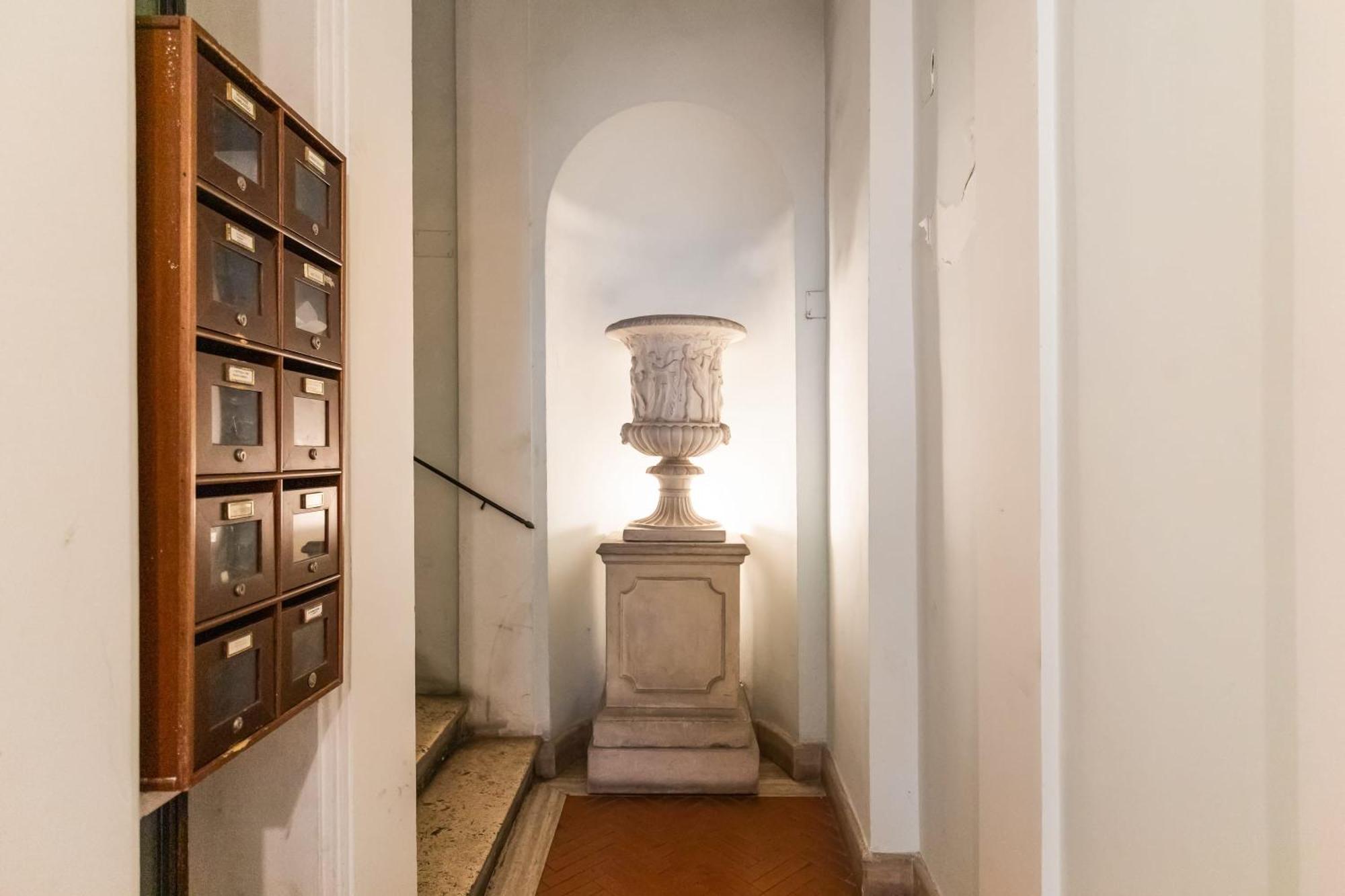 Piazza Mattei Terrace | Romeloft * Roma