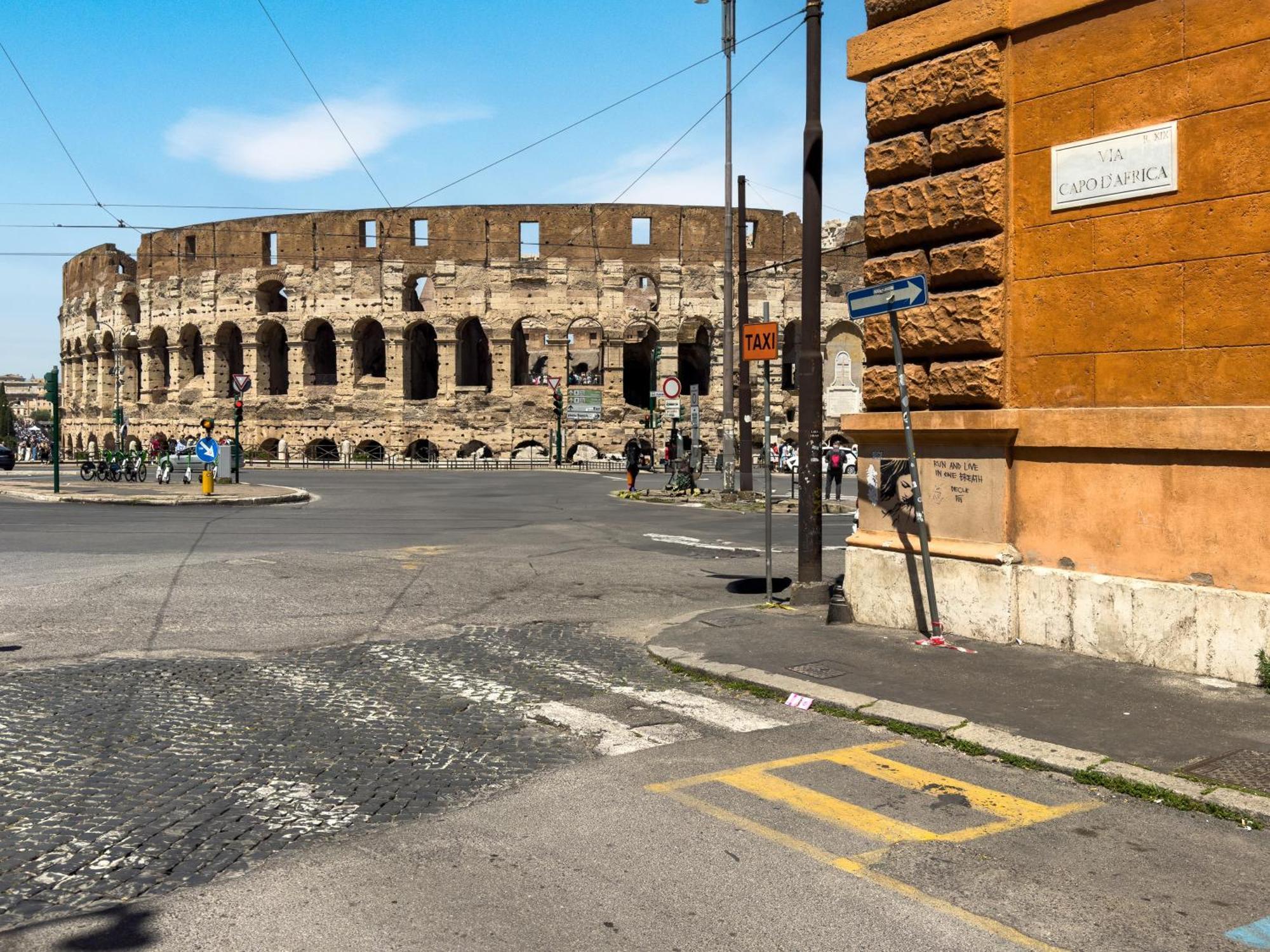 Colosseum Romantic Loft * Rome