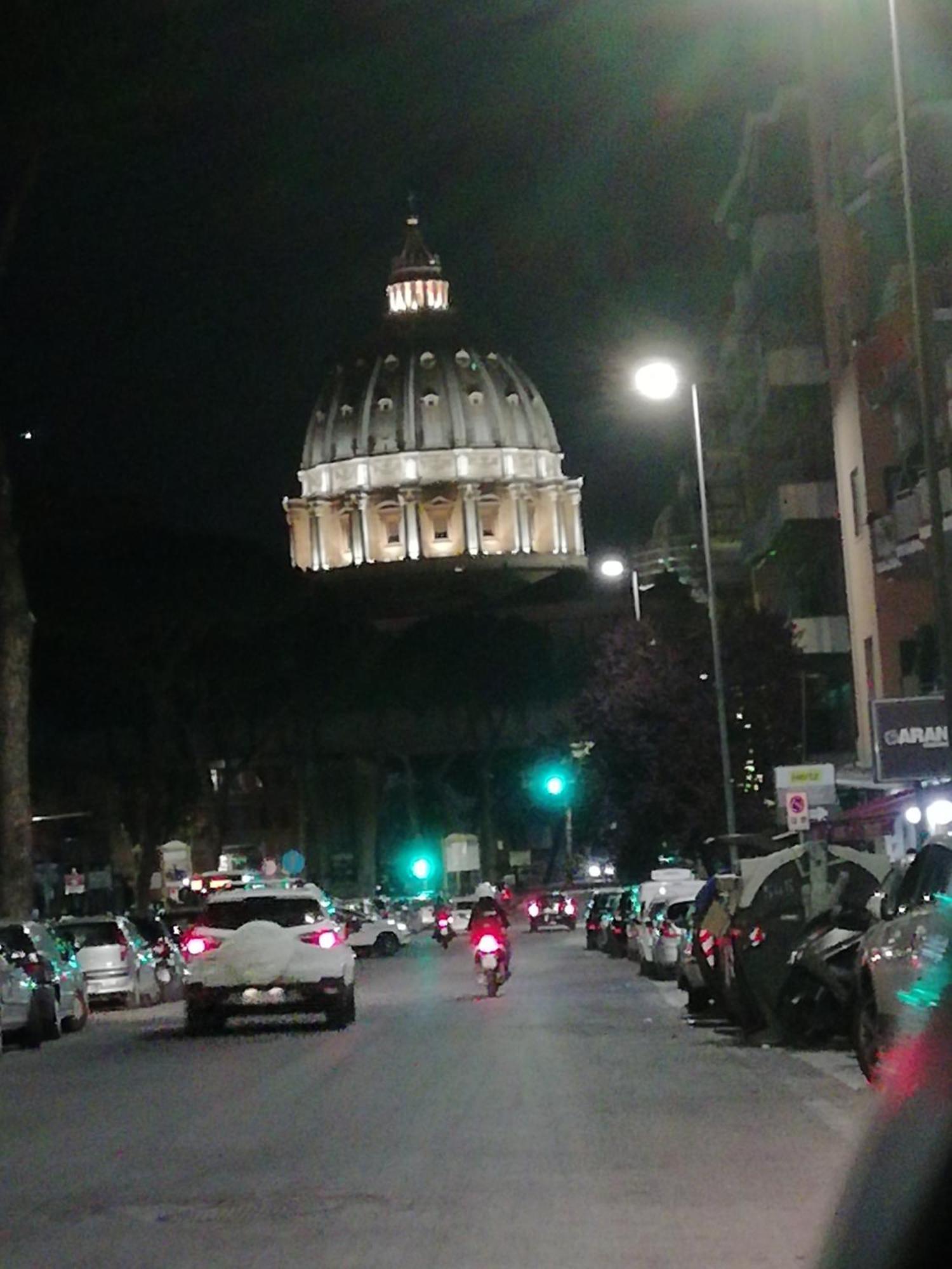 Vatican San Peter Quiet And Lovely