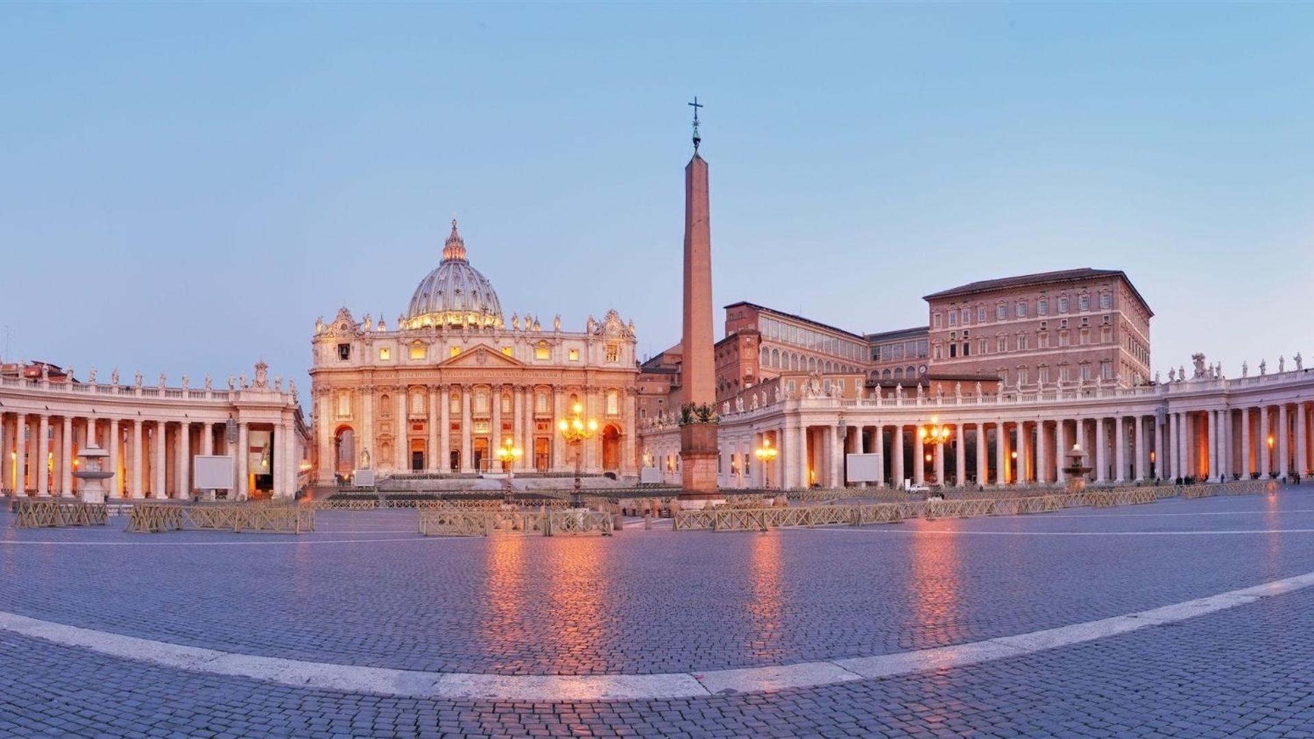 Elegant Nearby Trevi Fountain Apartment Rome